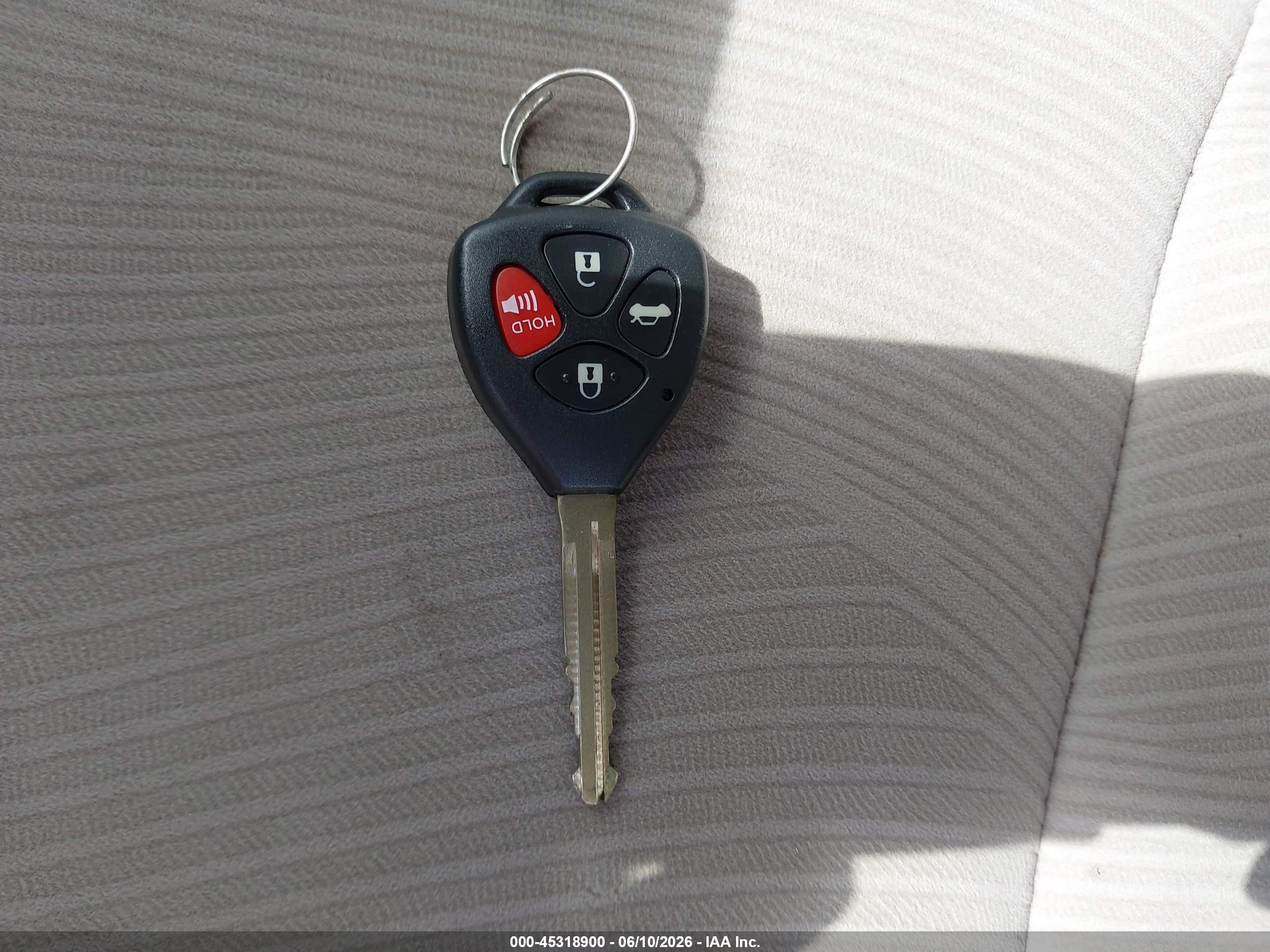 2011 Toyota Corolla Le Gold vin: JTDBU4EE1B9141375