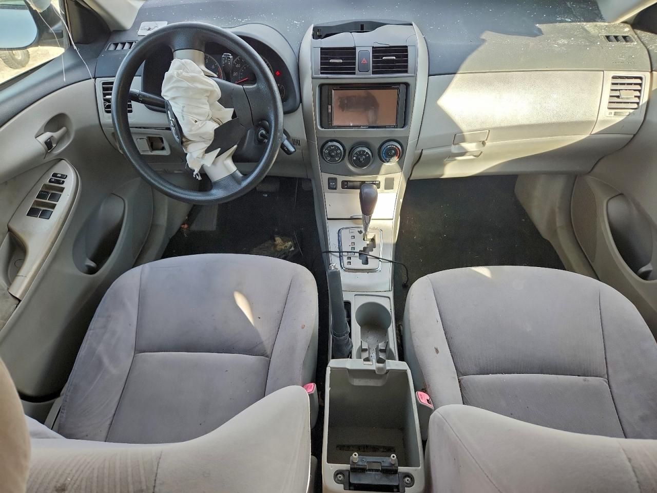 2011 Toyota Corolla Base Silver vin: JTDBU4EE1B9149301