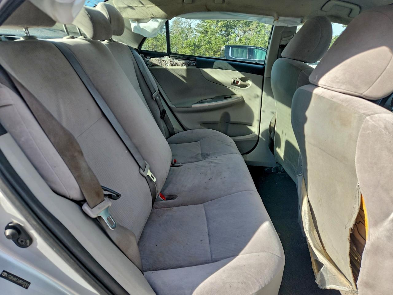 2011 Toyota Corolla Base Silver vin: JTDBU4EE1B9149301