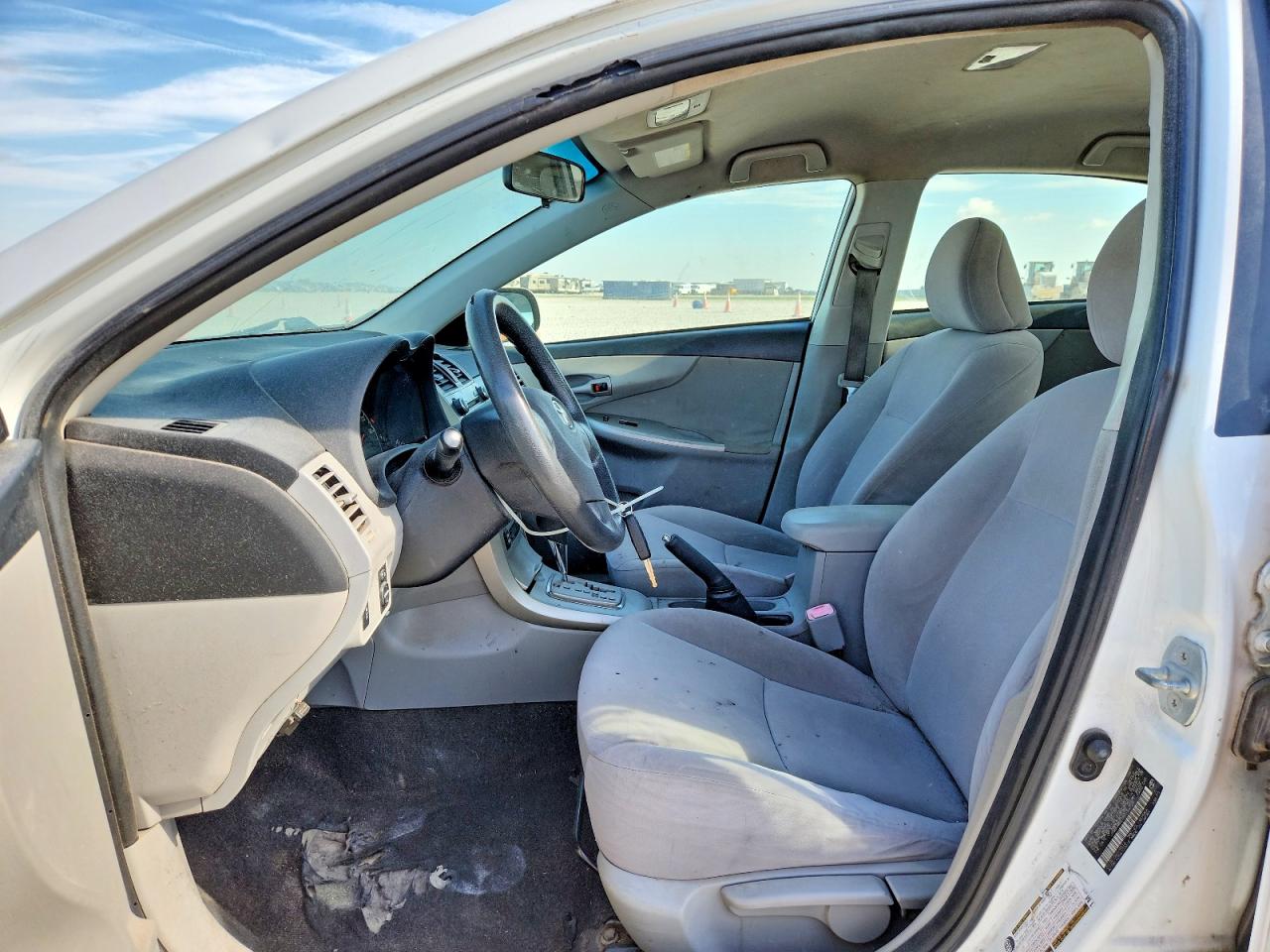 2011 Toyota Corolla Le Белый vin: JTDBU4EE1B9154725