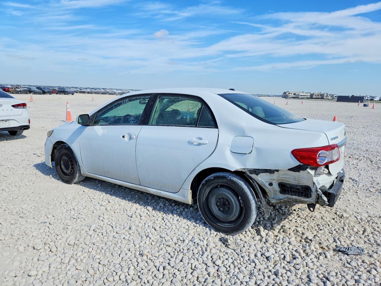 2011 Toyota Corolla Le Белый vin: JTDBU4EE1B9154725