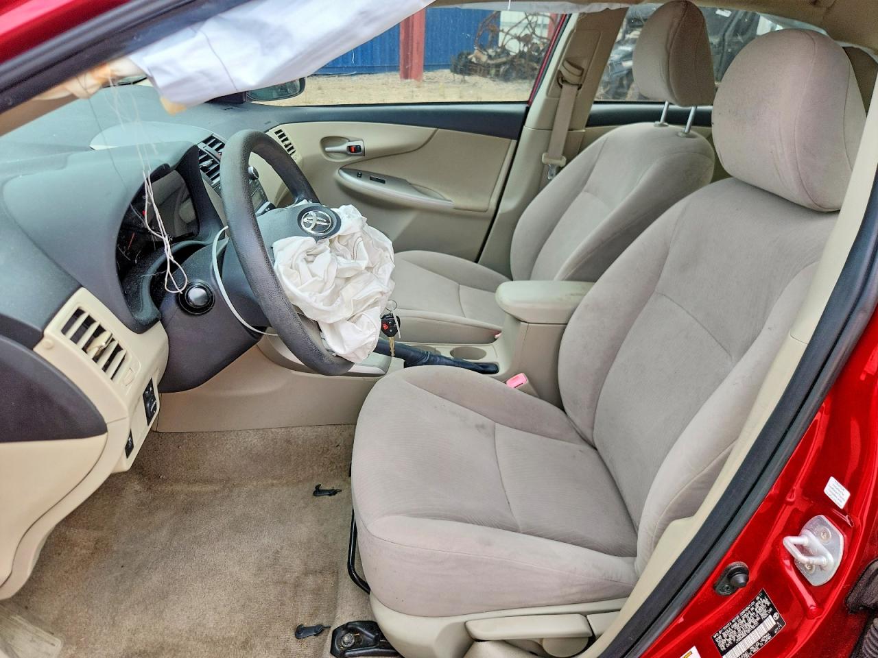 2011 Toyota Corolla Le Red vin: JTDBU4EE1B9155731