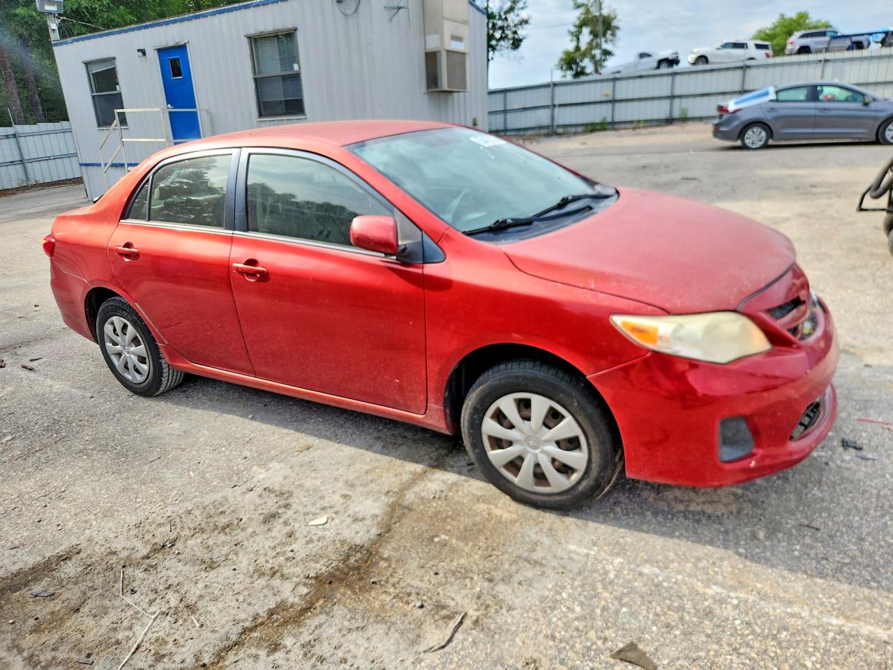 2011 Toyota Corolla Le Red vin: JTDBU4EE1B9155731