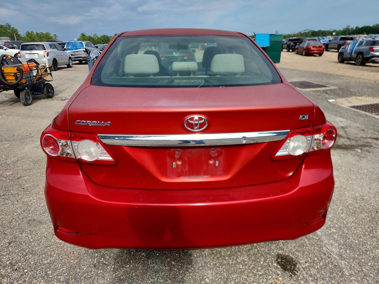2011 Toyota Corolla Le Red vin: JTDBU4EE1B9155731