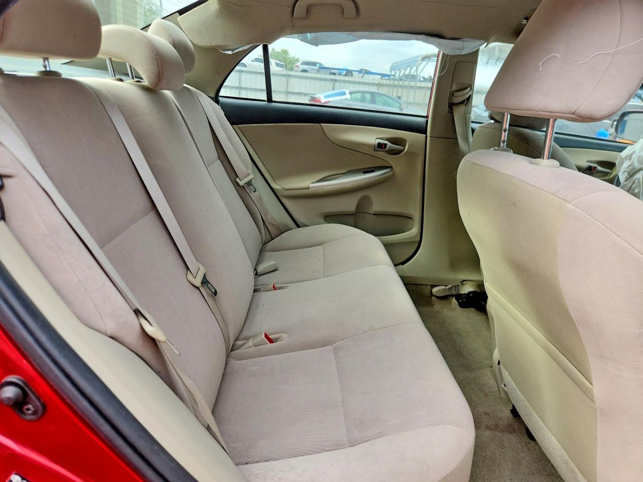 2011 Toyota Corolla Le Red vin: JTDBU4EE1B9155731