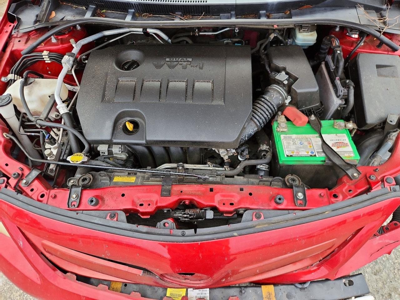 2011 Toyota Corolla Le Red vin: JTDBU4EE1B9155731