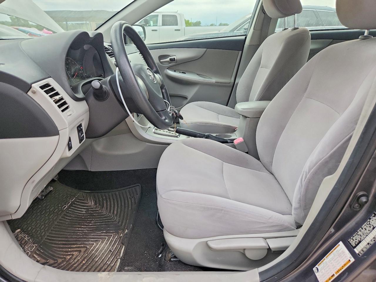 2011 Toyota Corolla Le Gray vin: JTDBU4EE1BJ092127