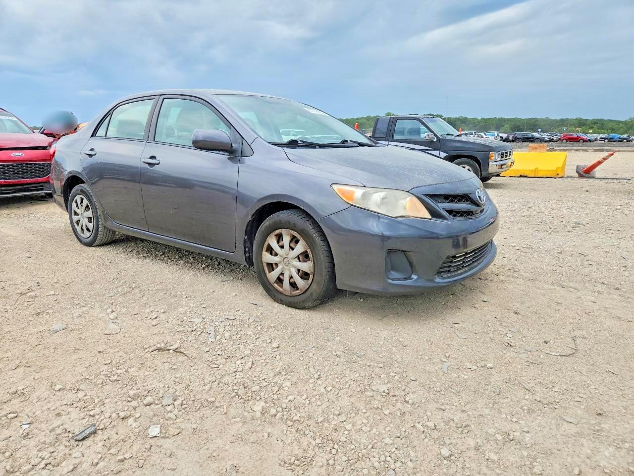 2011 Toyota Corolla Le Gray vin: JTDBU4EE1BJ092127