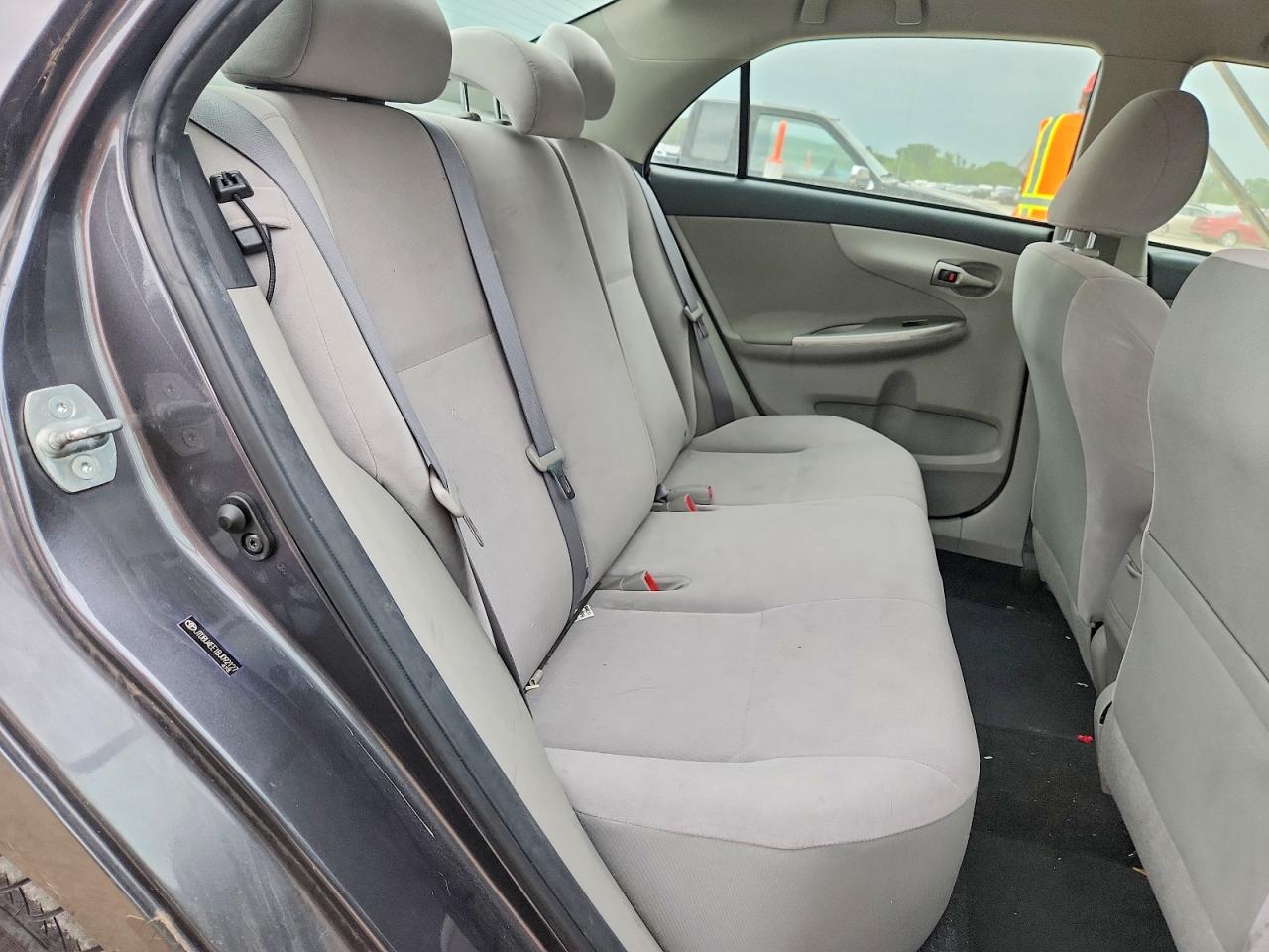 2011 Toyota Corolla Le Gray vin: JTDBU4EE1BJ092127