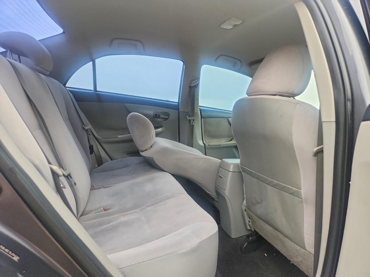 2011 Toyota Corolla Le Gray vin: JTDBU4EE1BJ094282