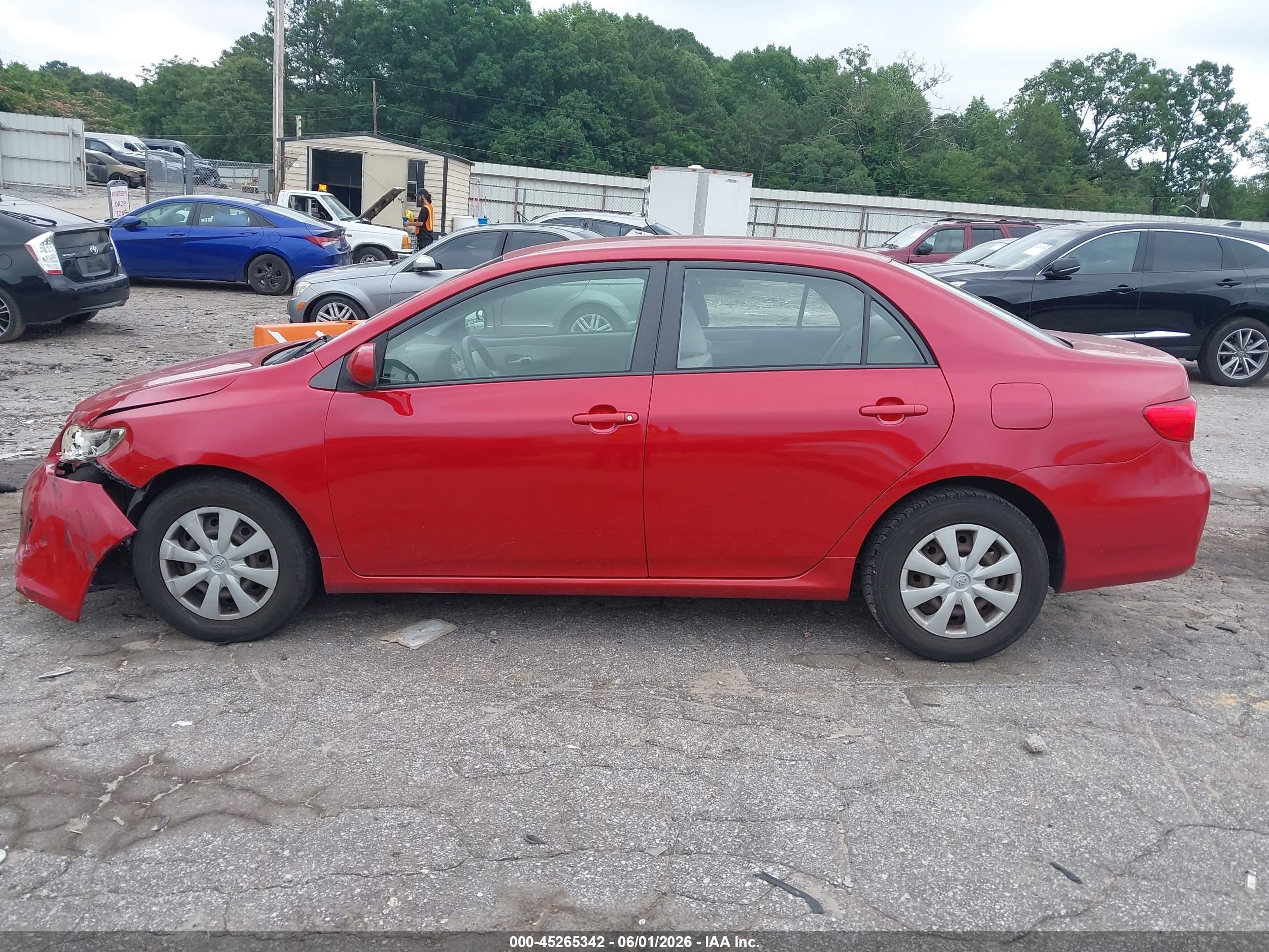 2011 Toyota Corolla Le Red vin: JTDBU4EE1BJ097599