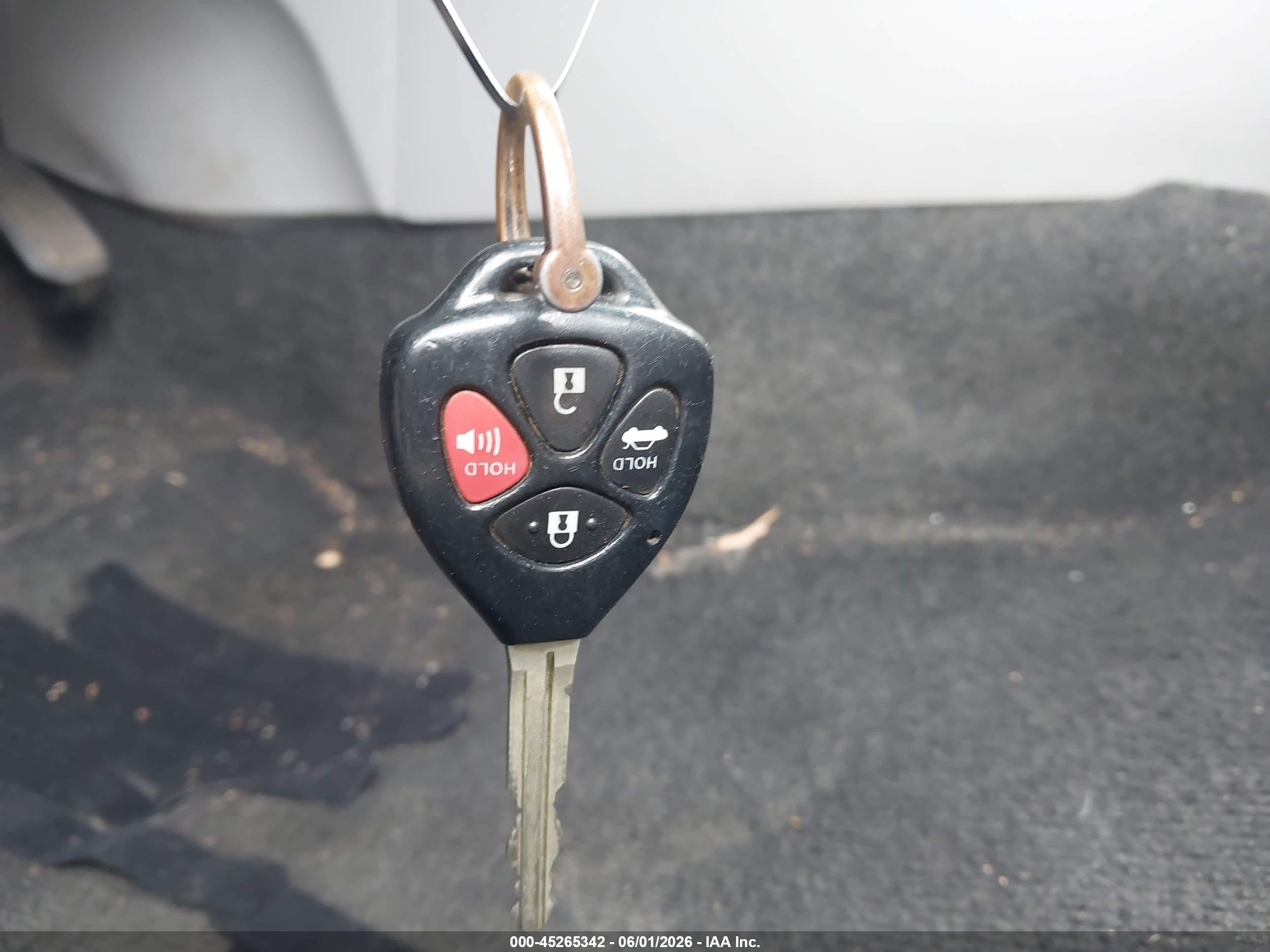 2011 Toyota Corolla Le Red vin: JTDBU4EE1BJ097599