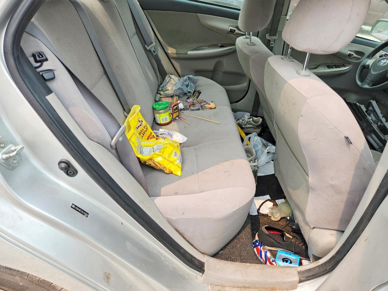 2011 Toyota Corolla Le Silver vin: JTDBU4EE1BJ103305