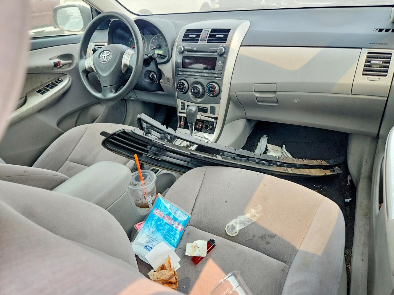 2011 Toyota Corolla Le Silver vin: JTDBU4EE1BJ103305