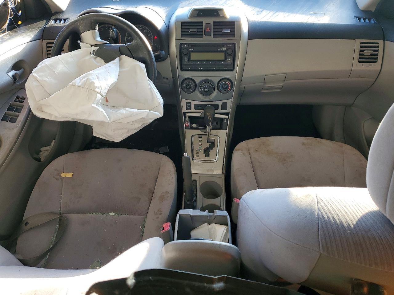 2012 Toyota Corolla Le Silver vin: JTDBU4EE1C9172627