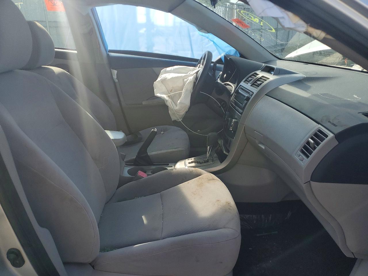 2012 Toyota Corolla Le Silver vin: JTDBU4EE1C9172627
