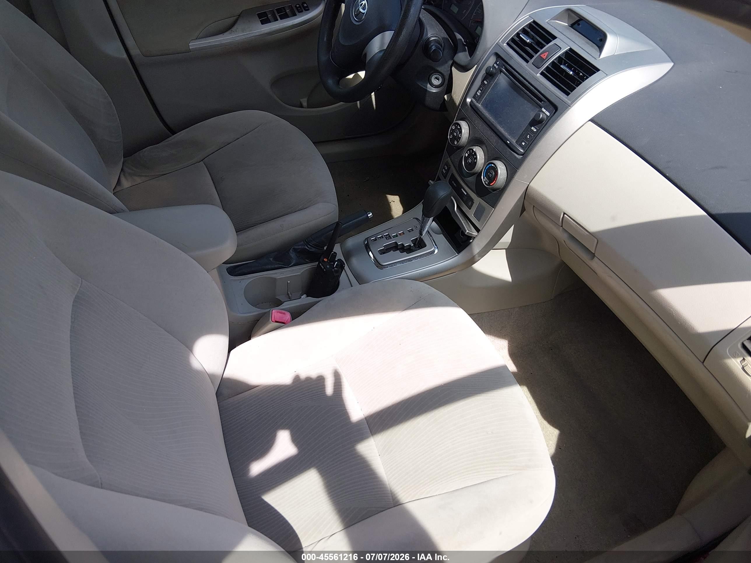 2013 Toyota Corolla Le Maroon vin: JTDBU4EE1DJ114310