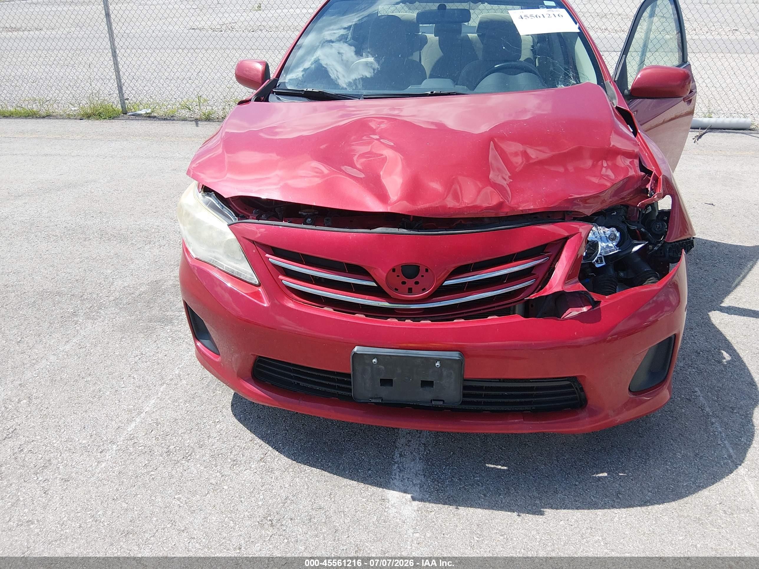 2013 Toyota Corolla Le Maroon vin: JTDBU4EE1DJ114310