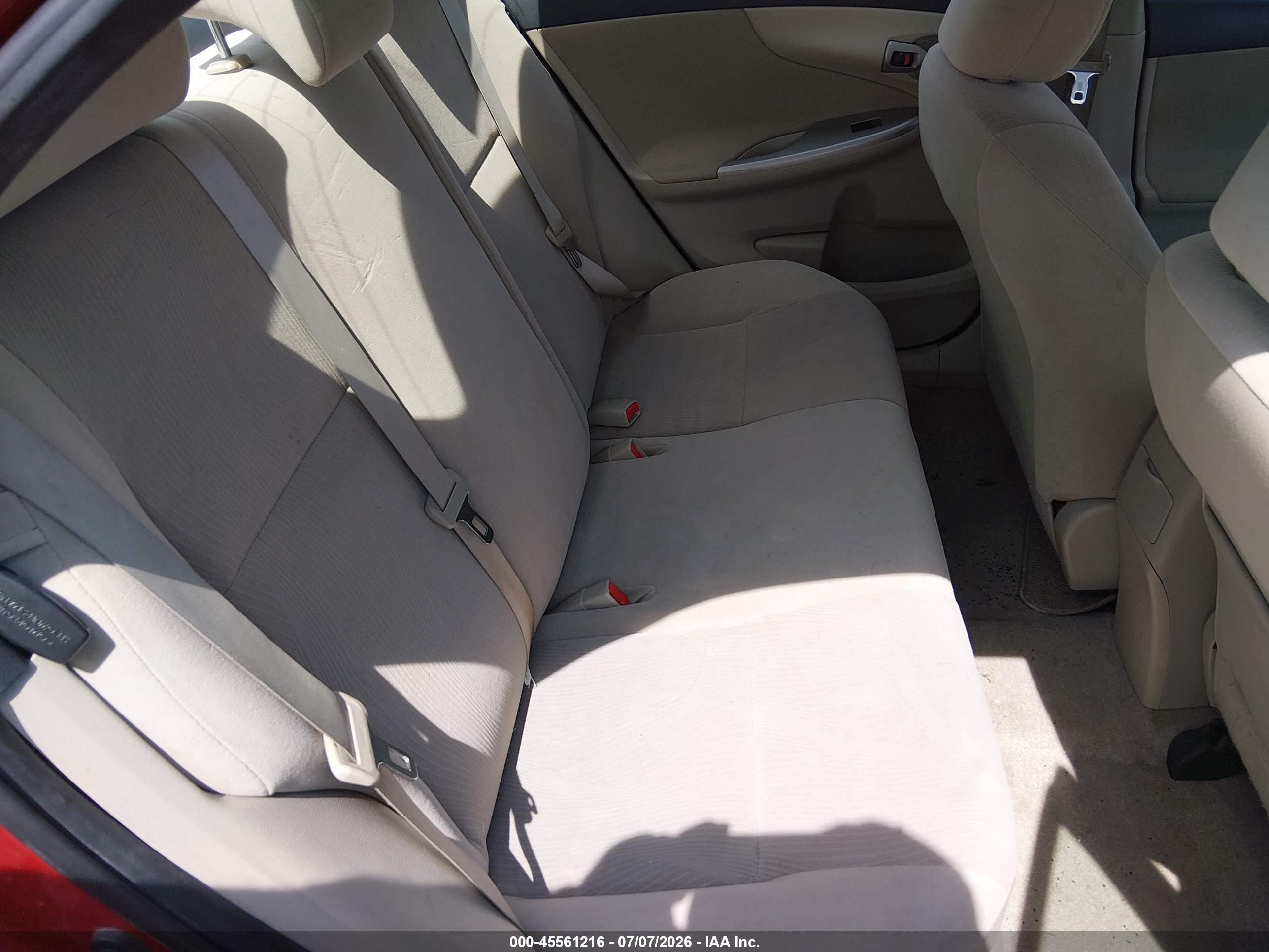 2013 Toyota Corolla Le Maroon vin: JTDBU4EE1DJ114310