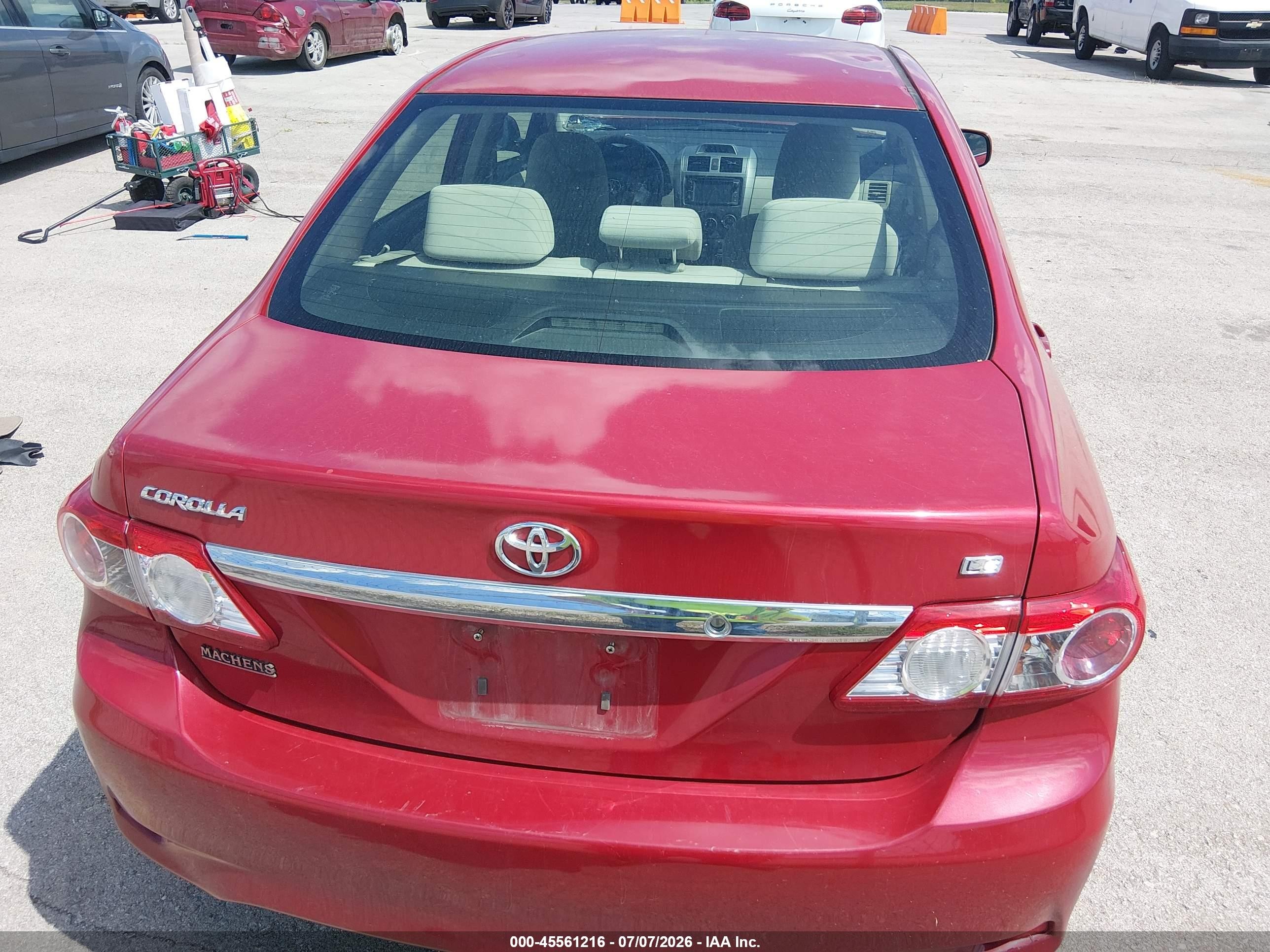 2013 Toyota Corolla Le Maroon vin: JTDBU4EE1DJ114310