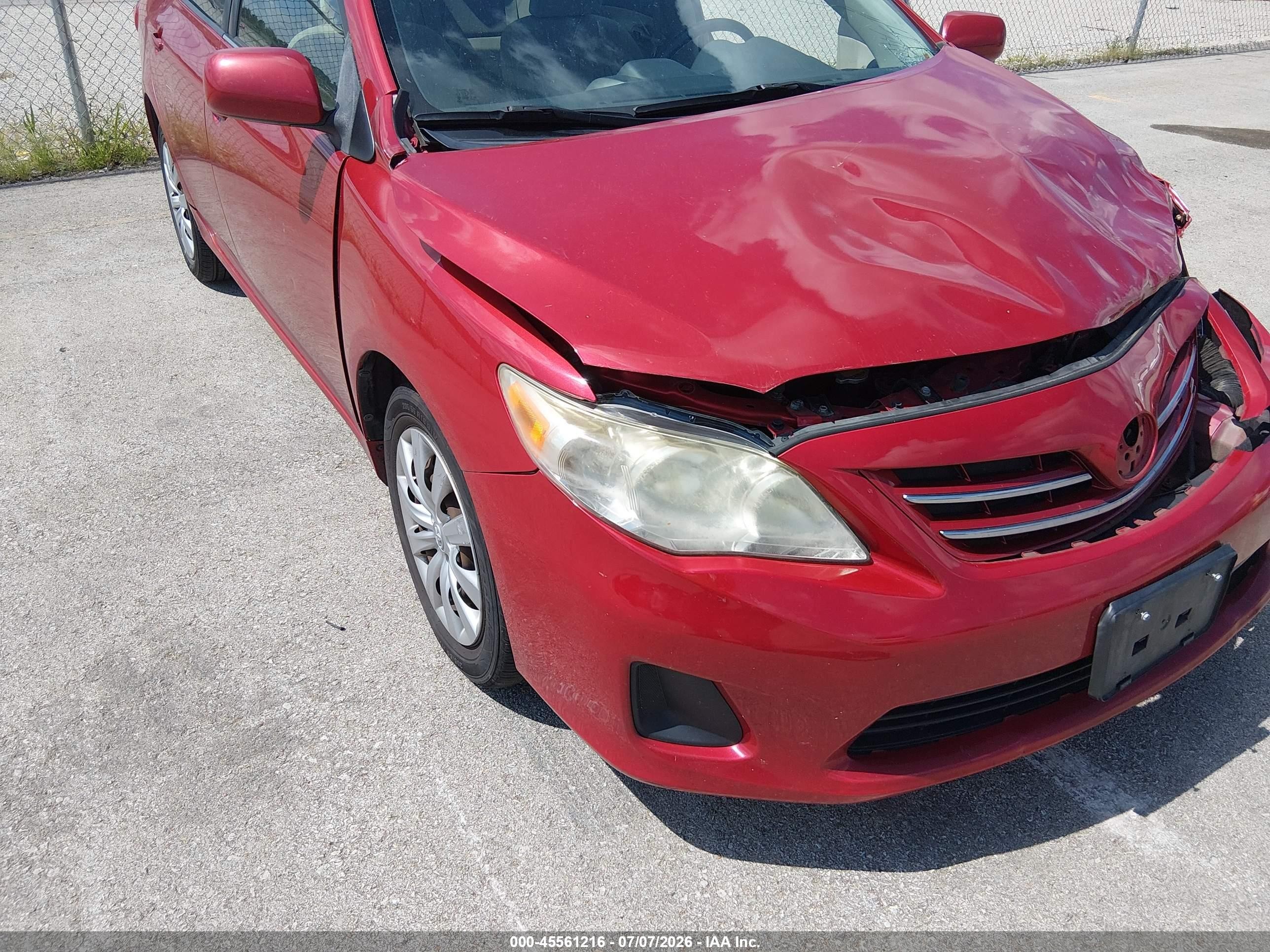 2013 Toyota Corolla Le Maroon vin: JTDBU4EE1DJ114310