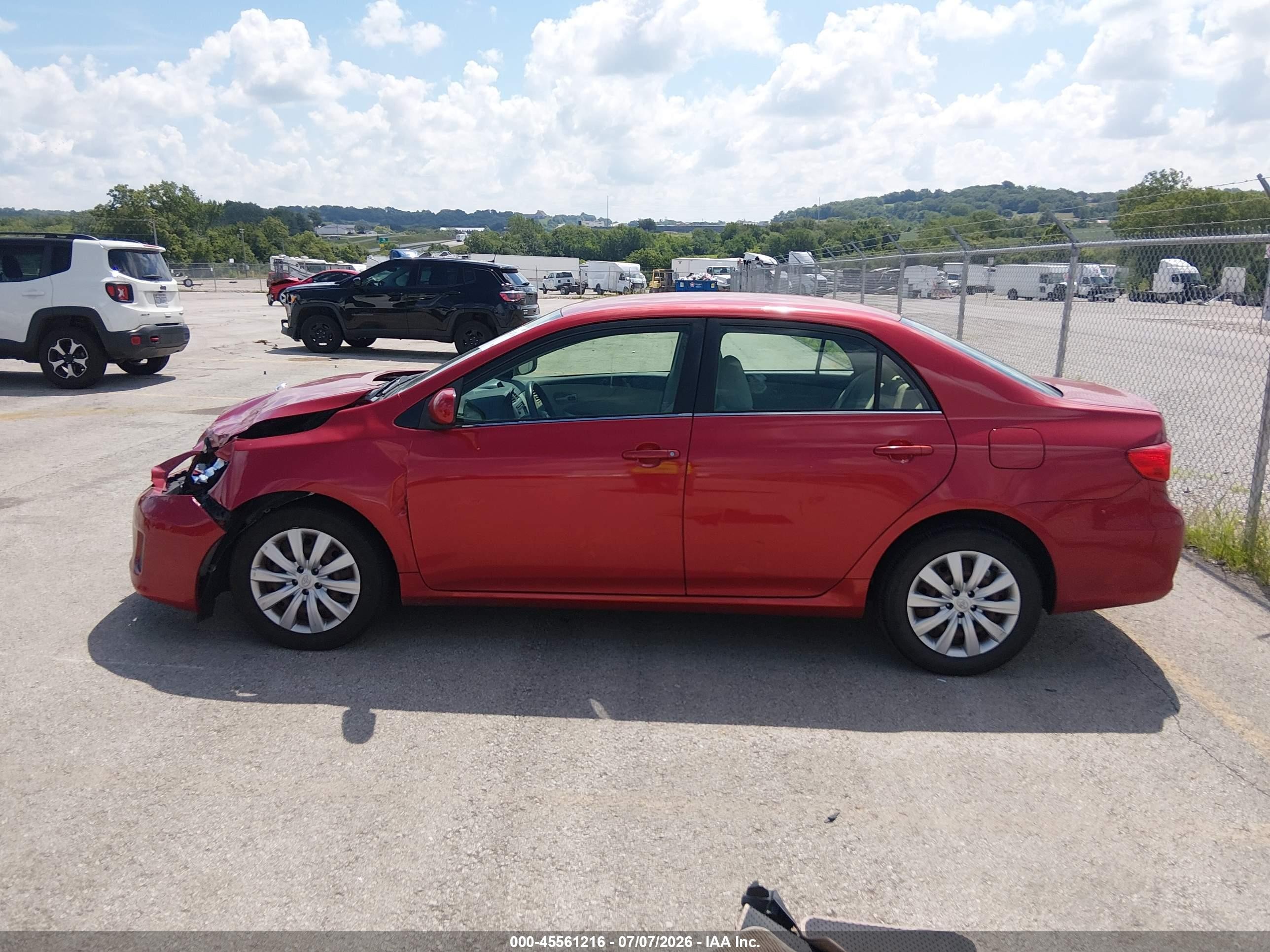 2013 Toyota Corolla Le Maroon vin: JTDBU4EE1DJ114310