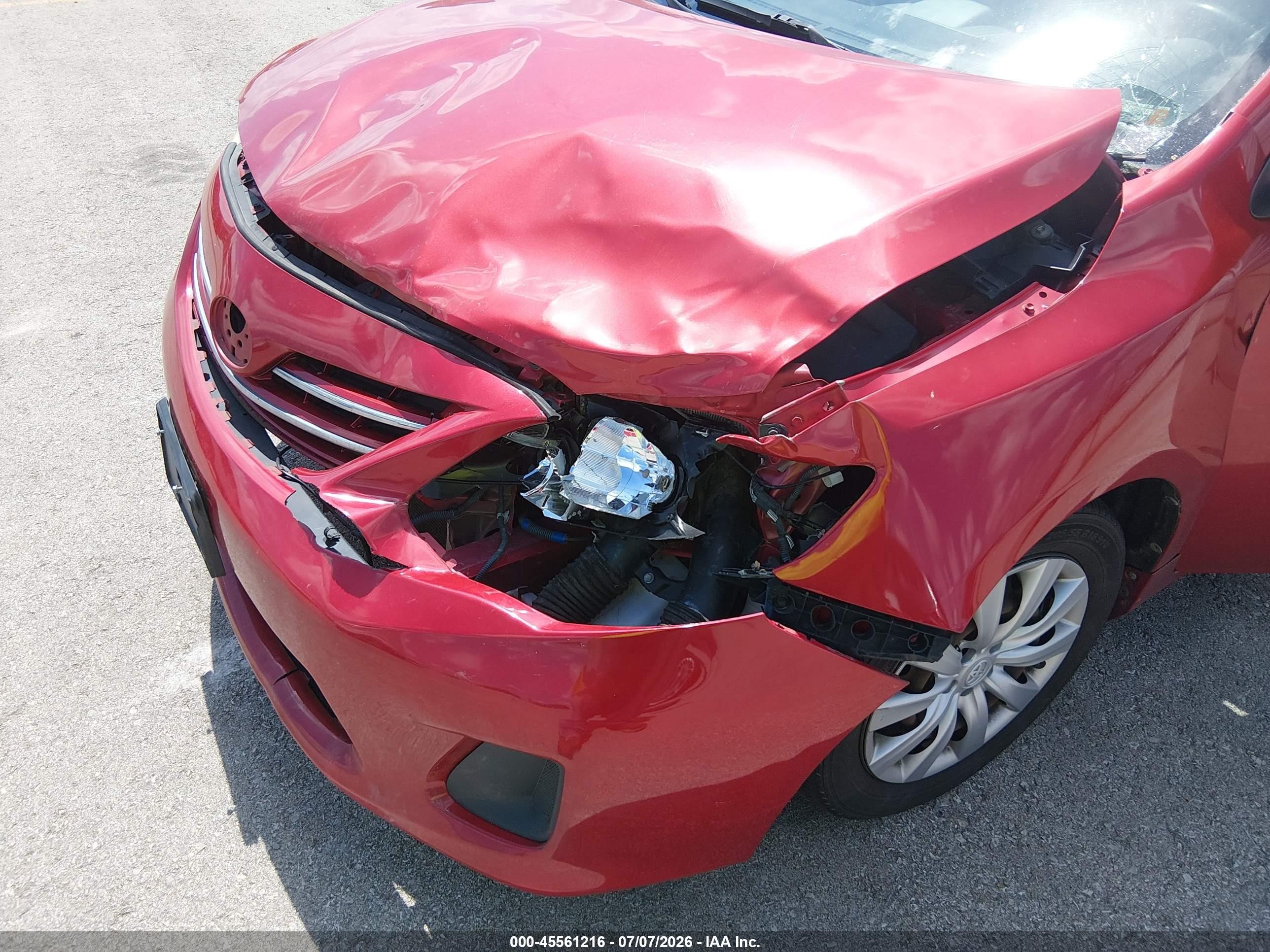 2013 Toyota Corolla Le Maroon vin: JTDBU4EE1DJ114310