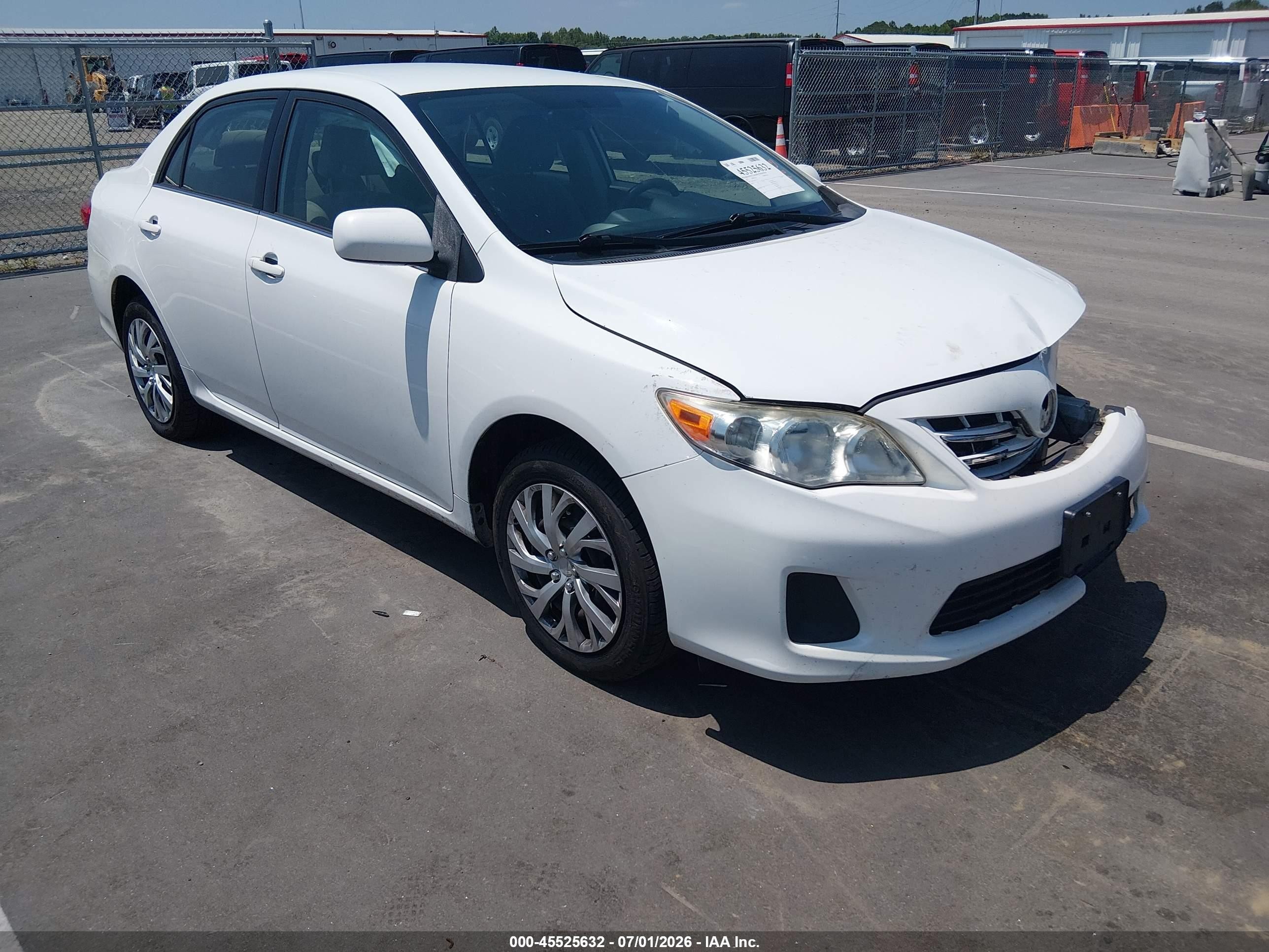2013 Toyota Corolla Le White vin: JTDBU4EE1DJ119202