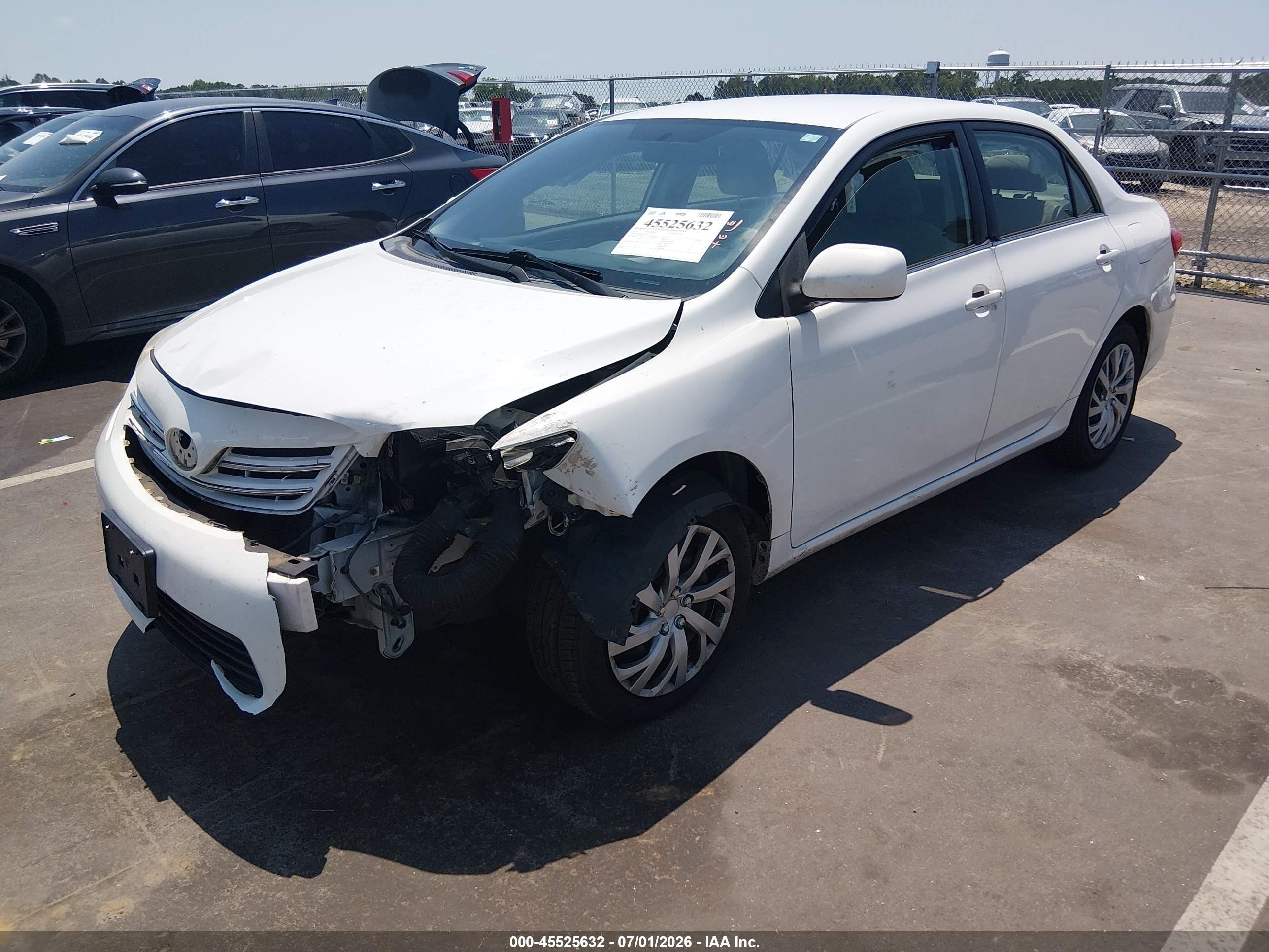2013 Toyota Corolla Le White vin: JTDBU4EE1DJ119202