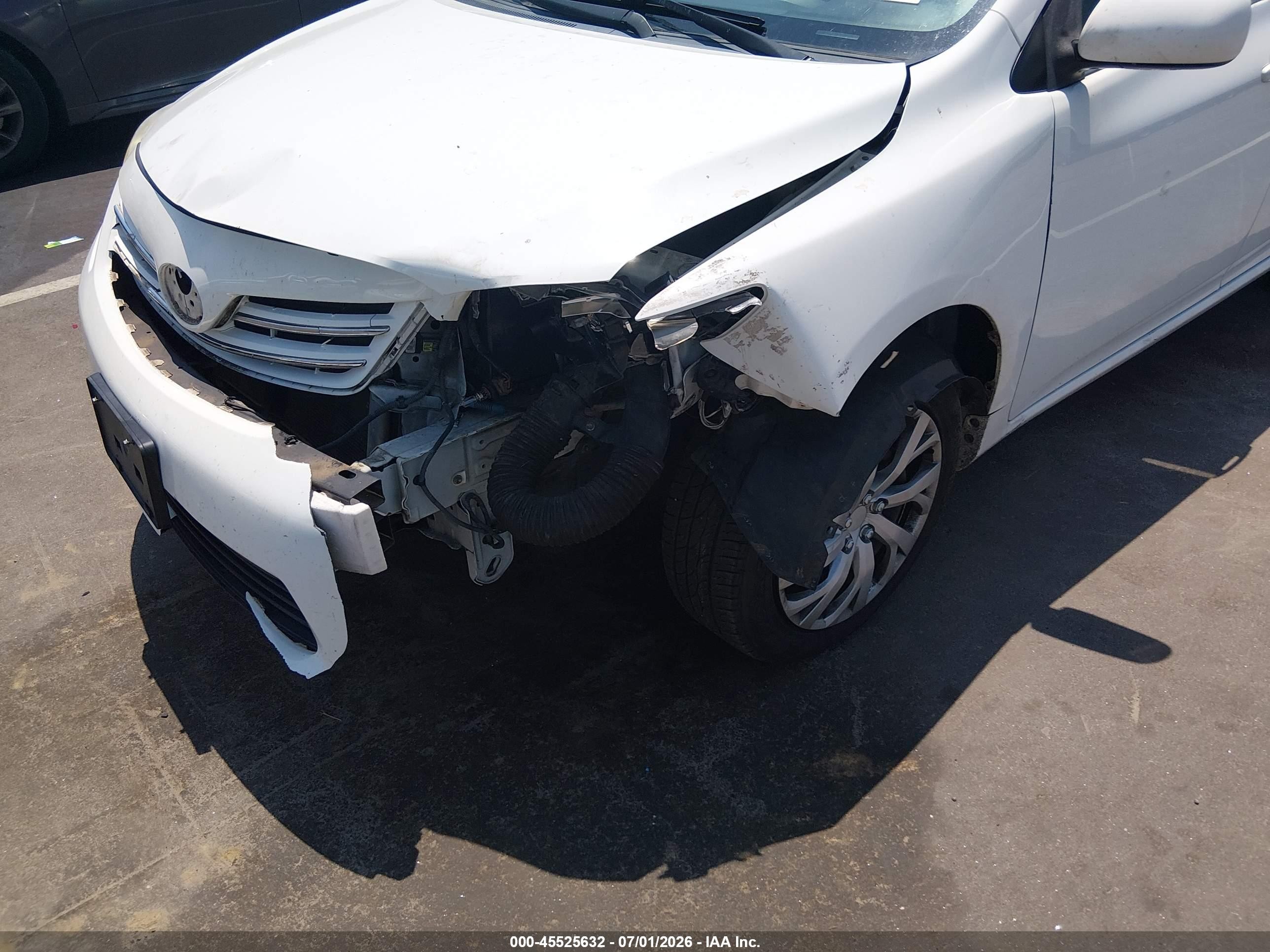 2013 Toyota Corolla Le White vin: JTDBU4EE1DJ119202