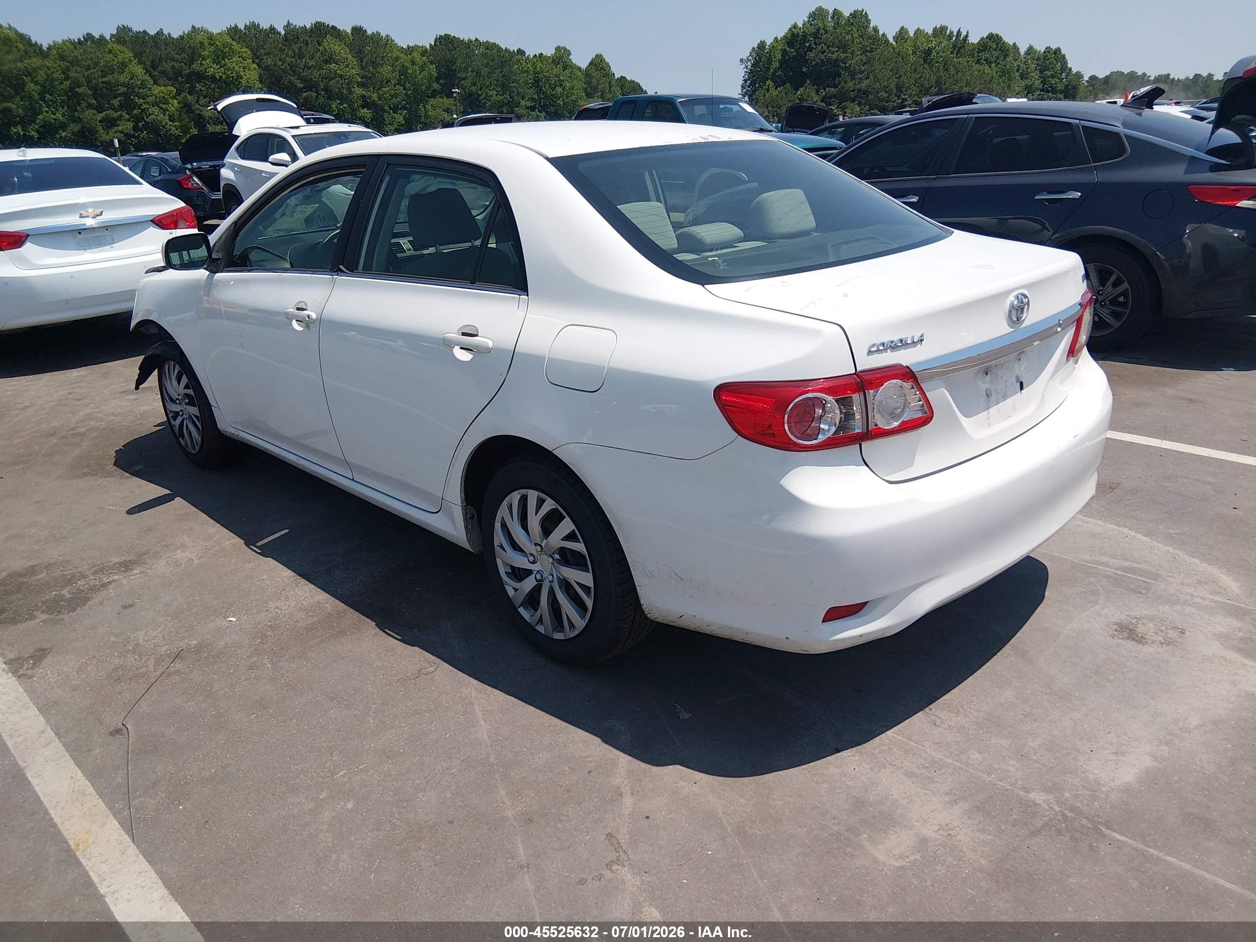 2013 Toyota Corolla Le White vin: JTDBU4EE1DJ119202