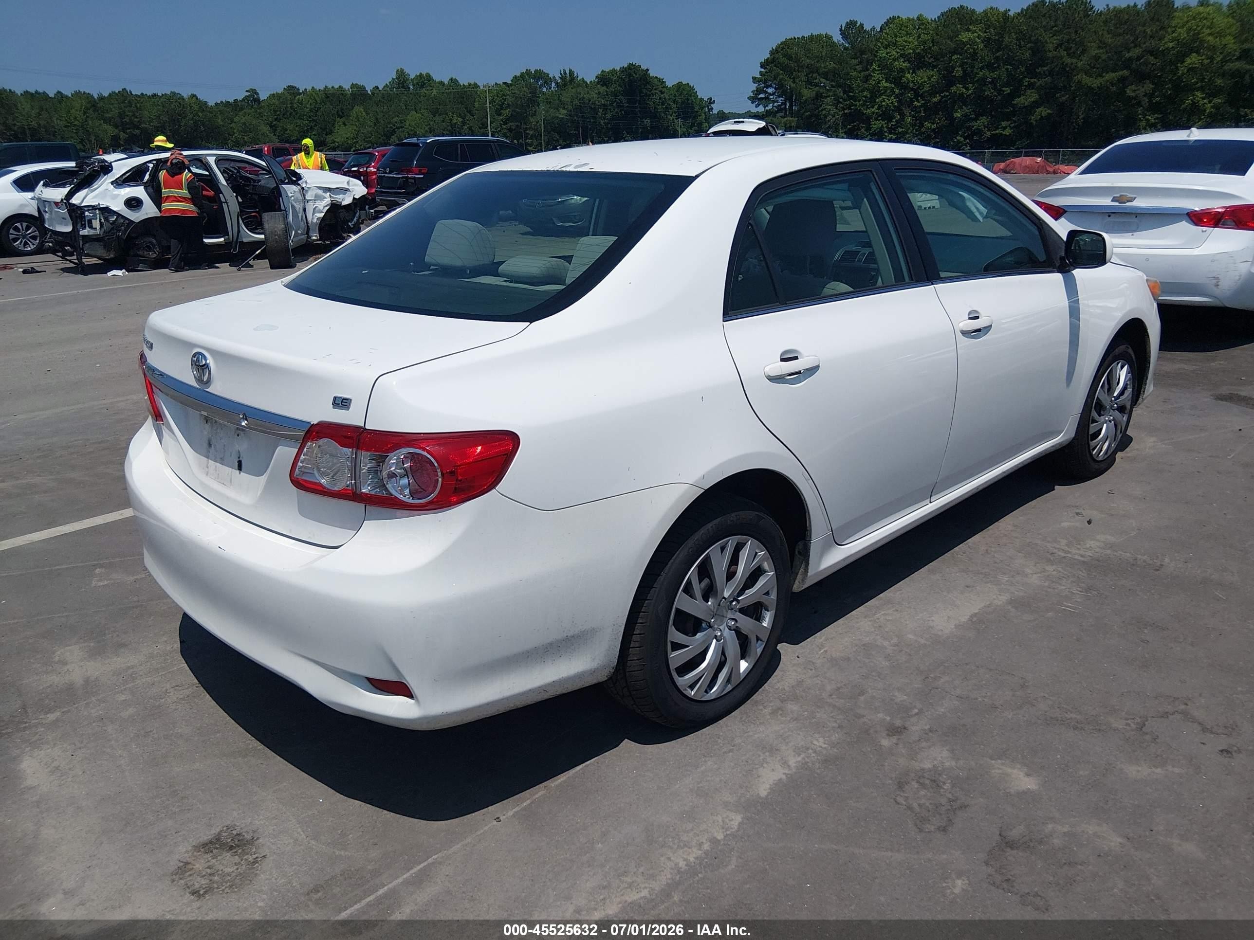 2013 Toyota Corolla Le White vin: JTDBU4EE1DJ119202