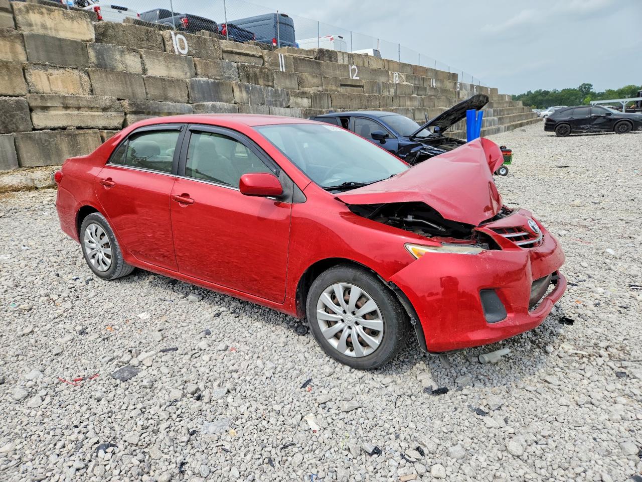 2013 Toyota Corolla Le Red vin: JTDBU4EE1DJ119295