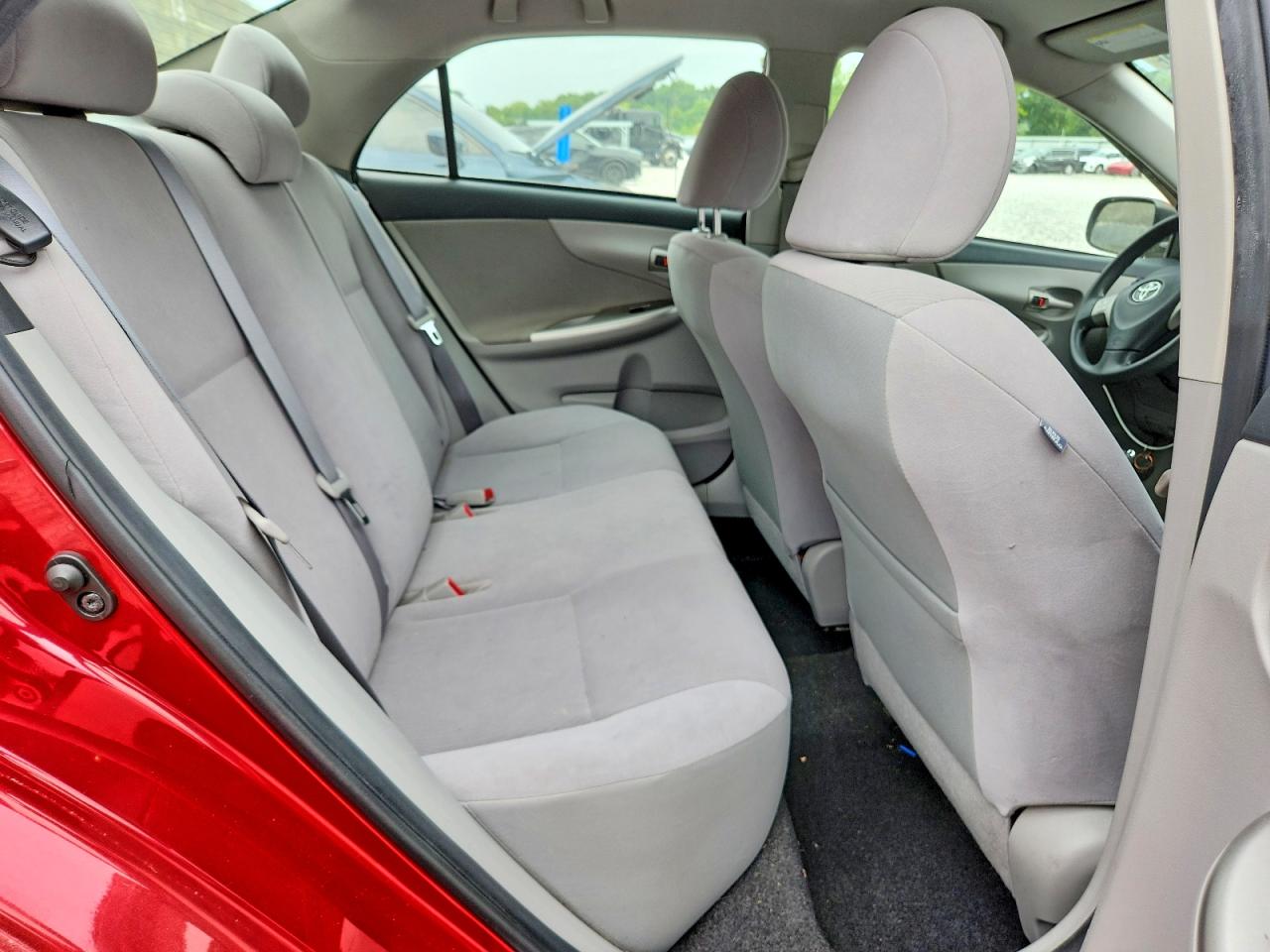 2013 Toyota Corolla Le Red vin: JTDBU4EE1DJ119295