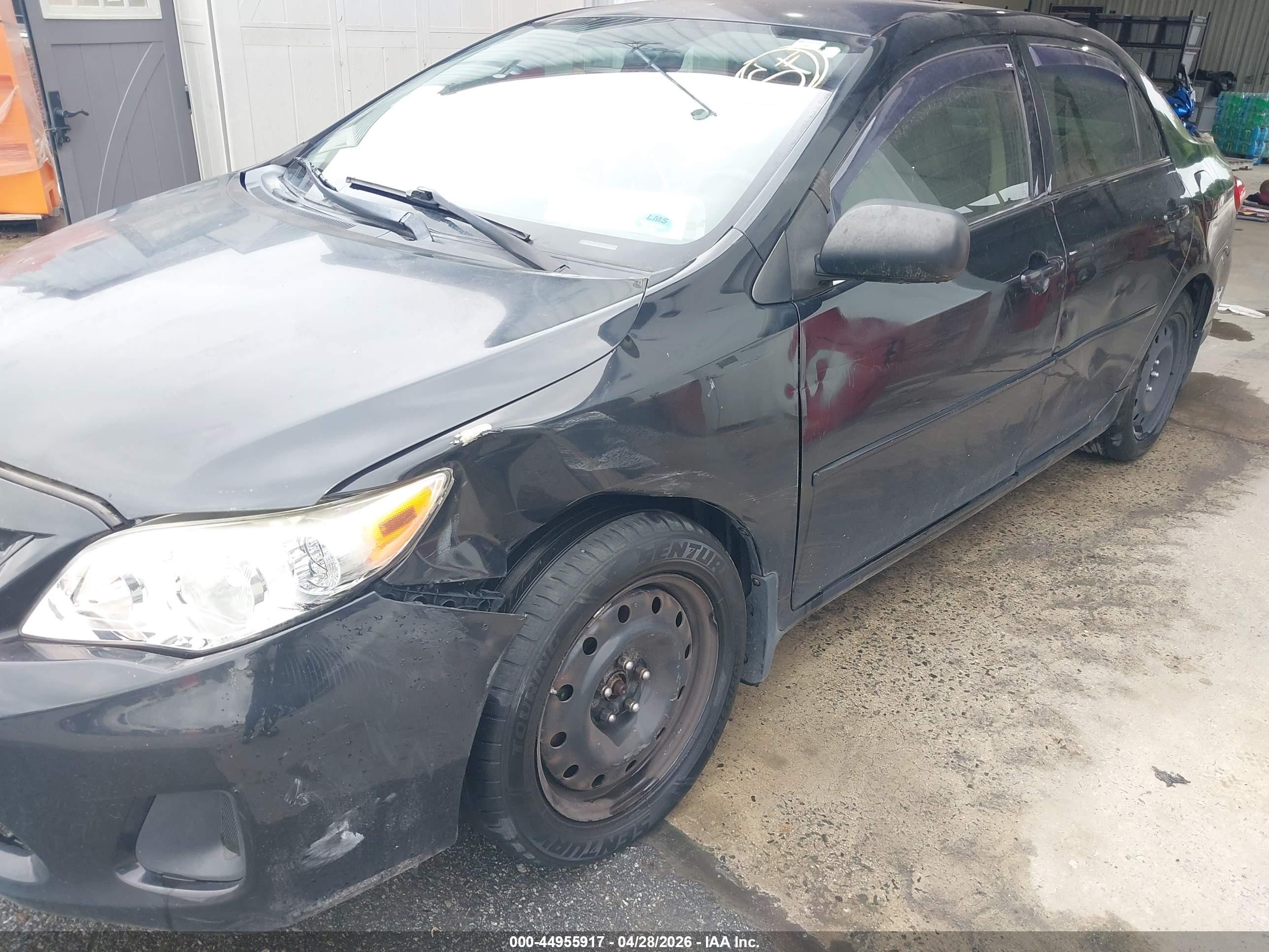 2013 Toyota Corolla Le Black vin: JTDBU4EE1DJ122729