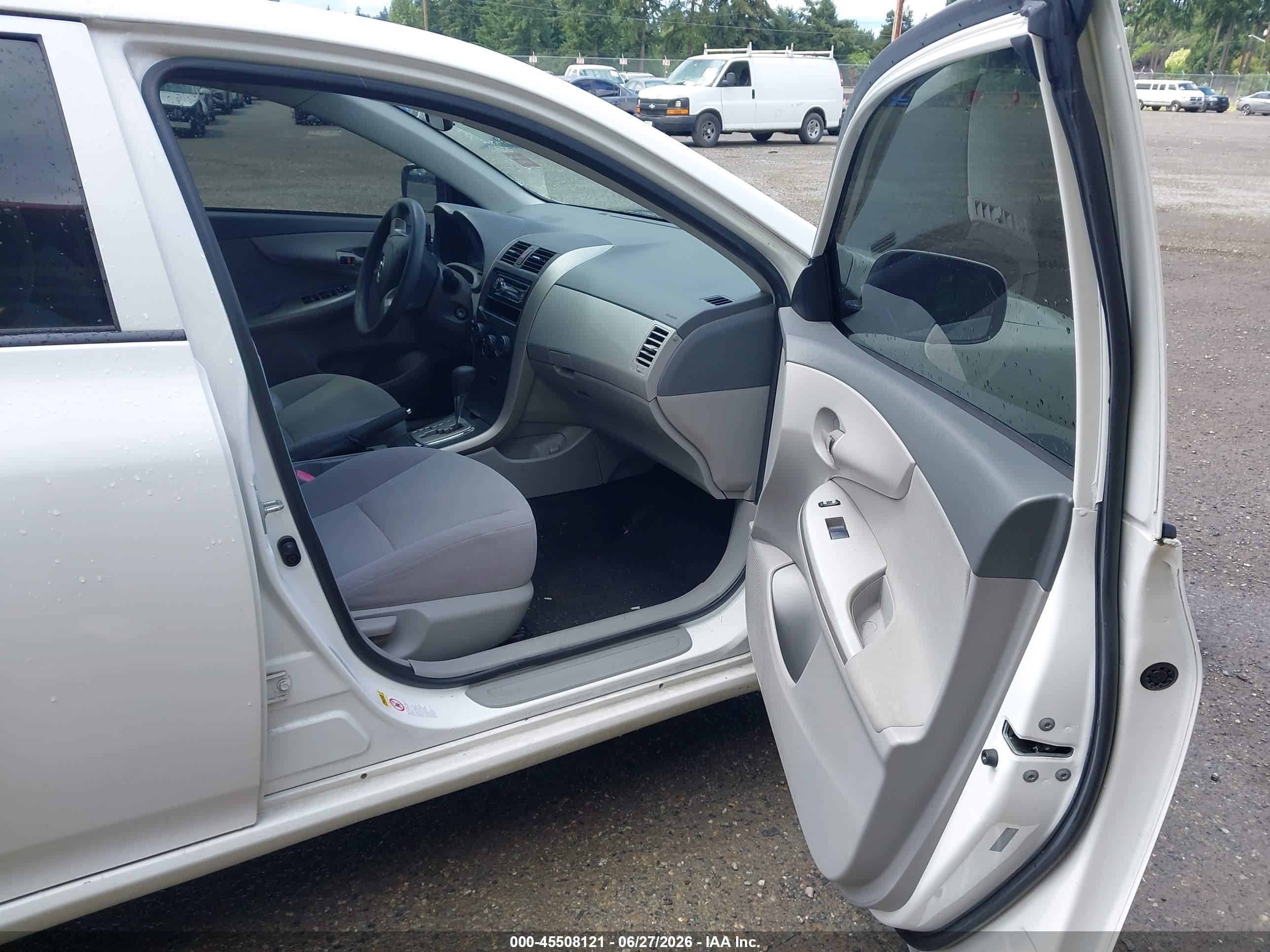 2010 Toyota Corolla Le White vin: JTDBU4EE2A9104141