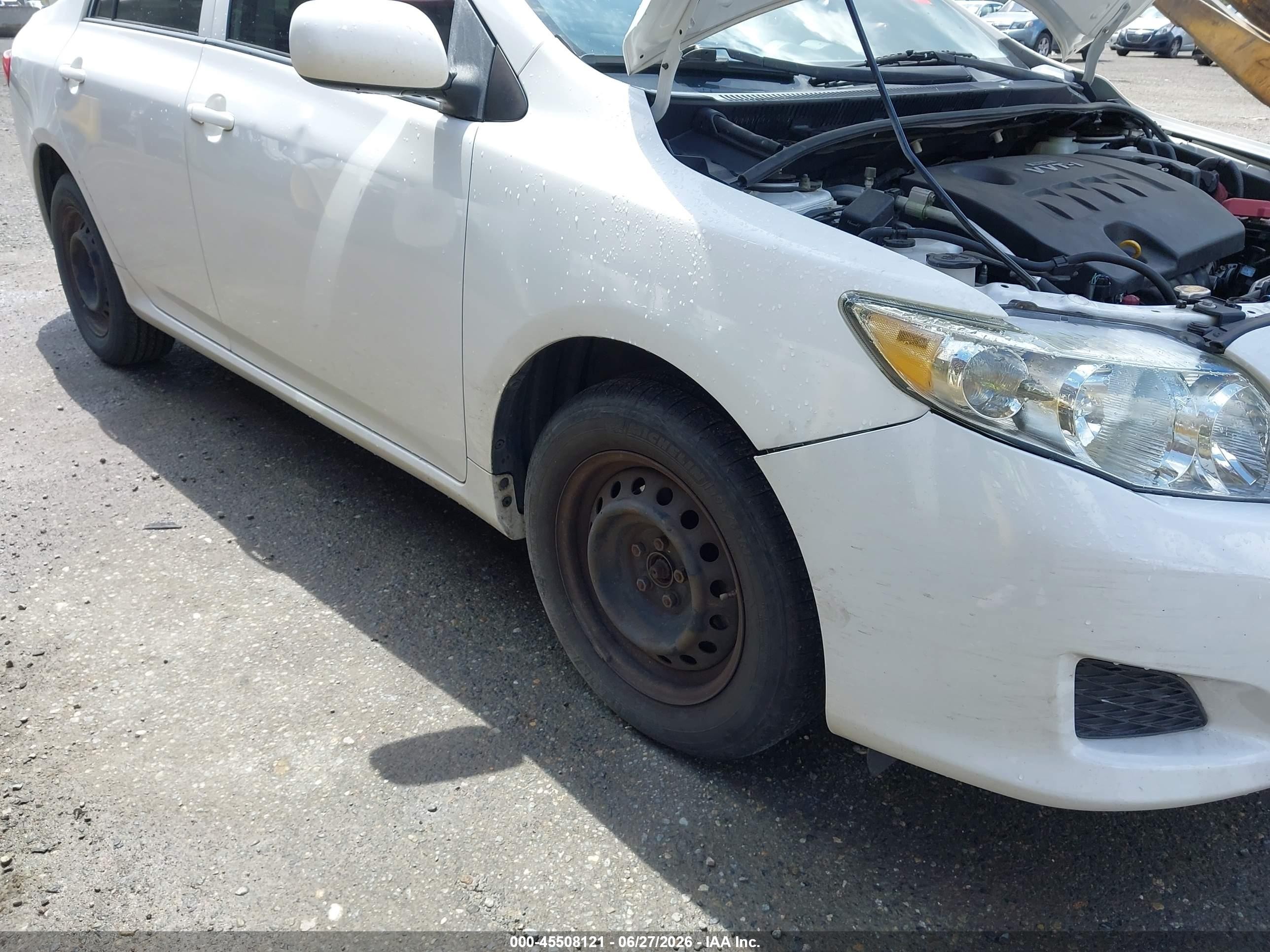 2010 Toyota Corolla Le White vin: JTDBU4EE2A9104141