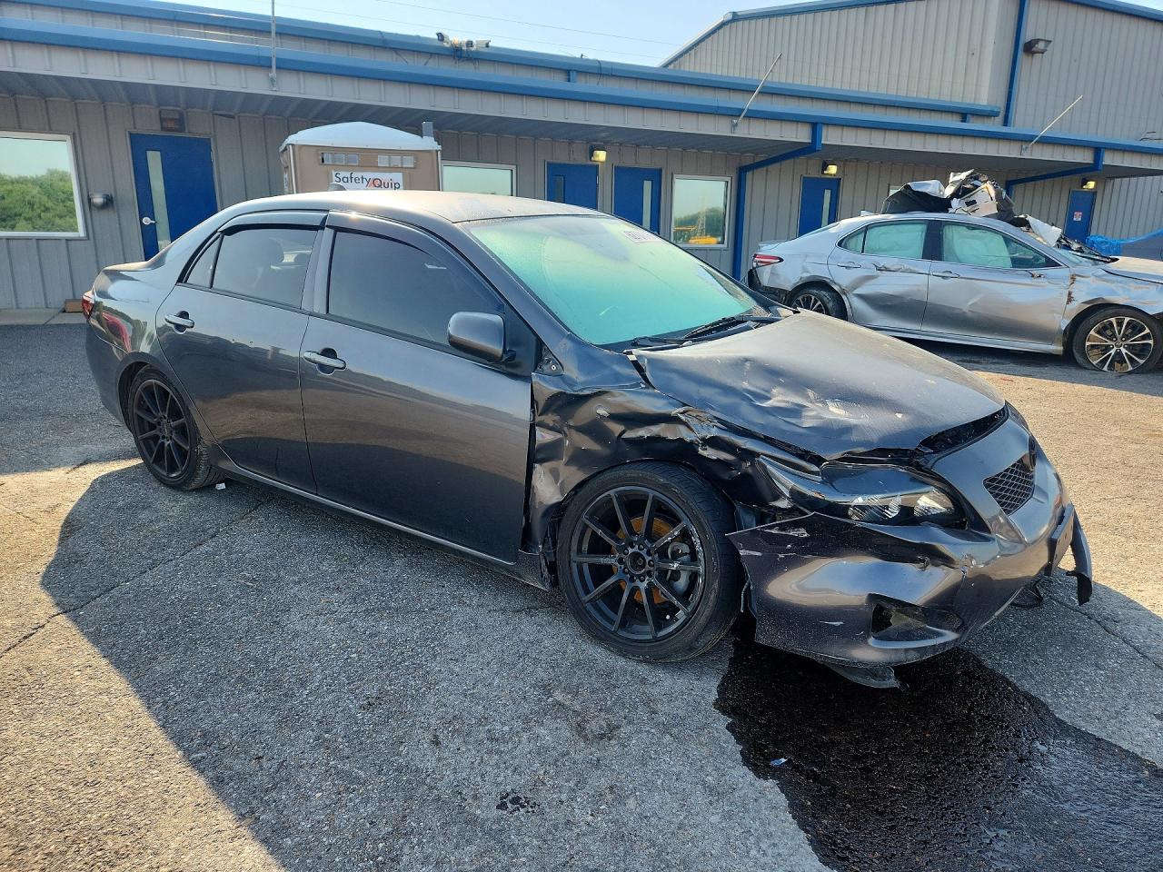 2010 Toyota Corolla Le Gray vin: JTDBU4EE2A9107203
