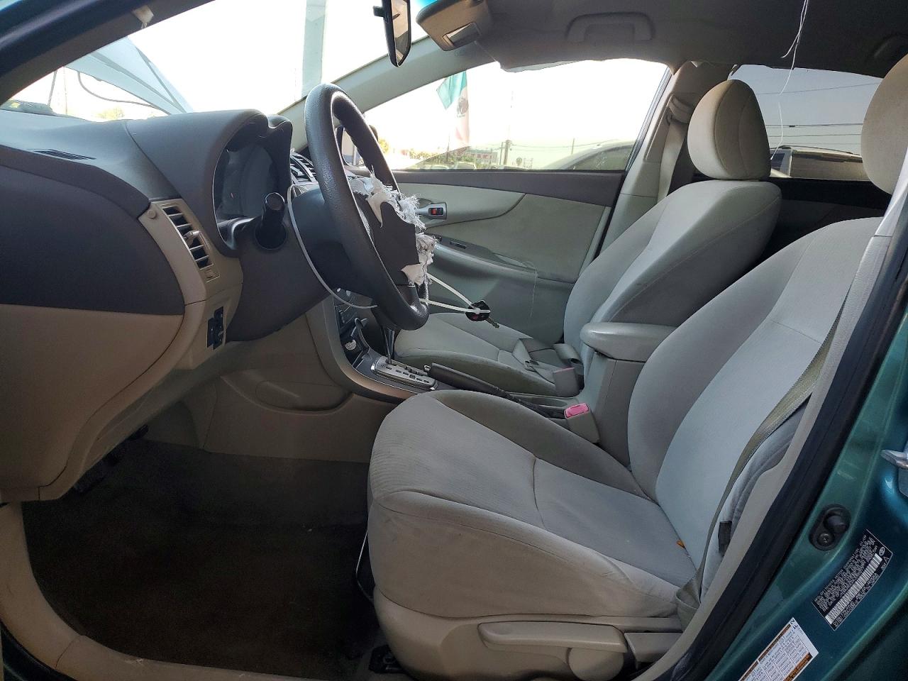 2010 Toyota Corolla Le Green vin: JTDBU4EE2AJ055277