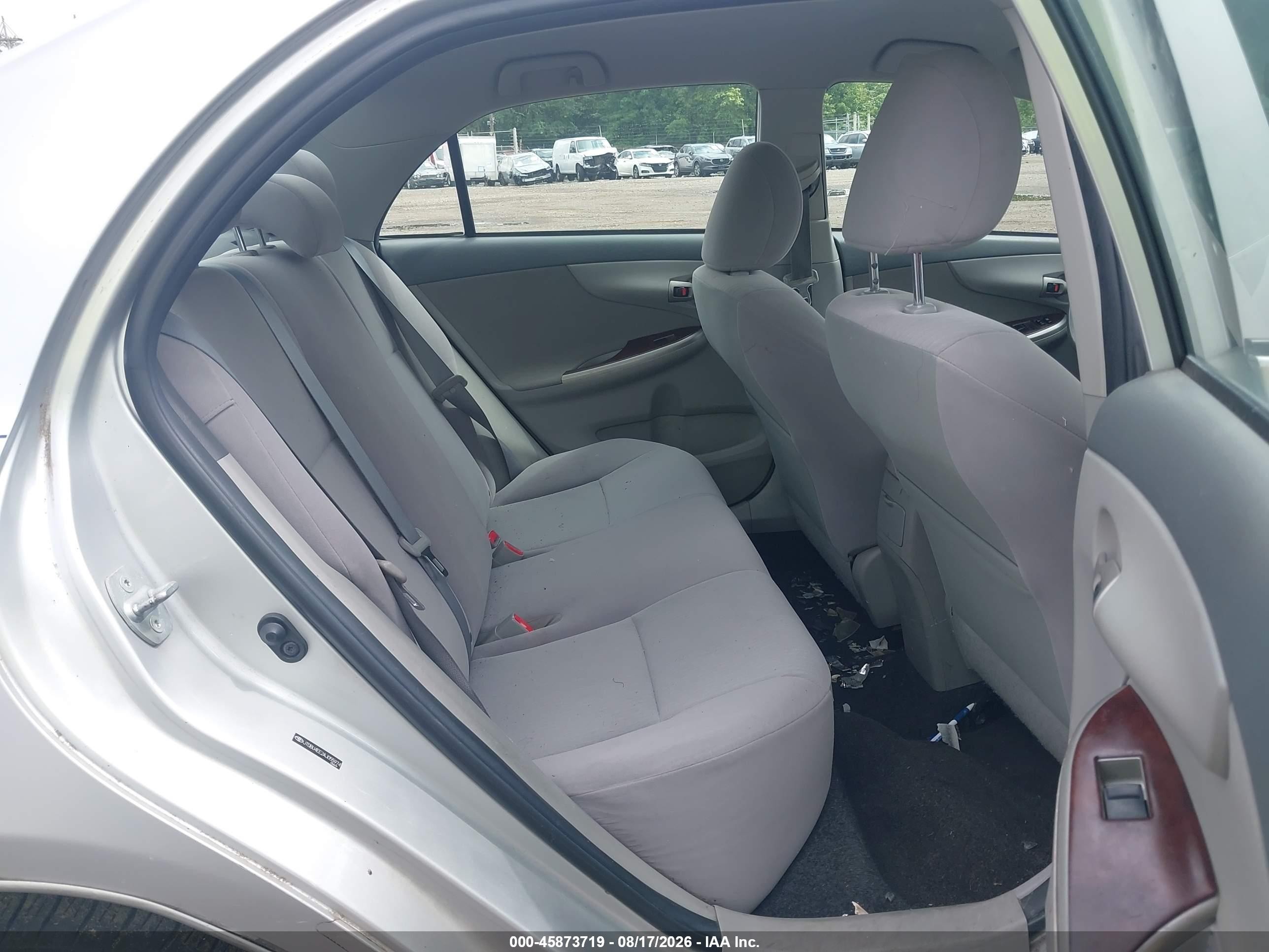 2010 Toyota Corolla Le Серебряный vin: JTDBU4EE2AJ055974