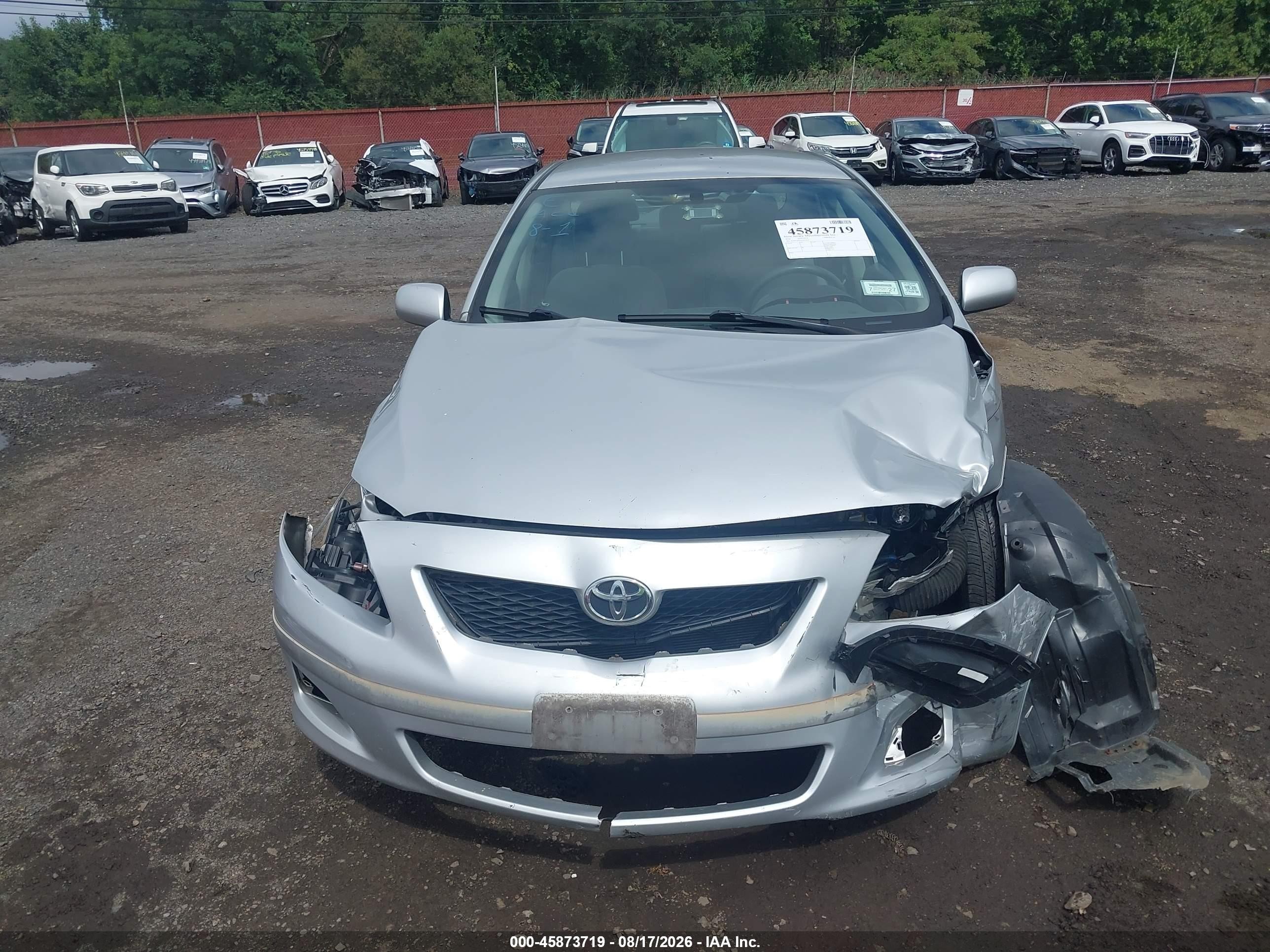 2010 Toyota Corolla Le Серебряный vin: JTDBU4EE2AJ055974