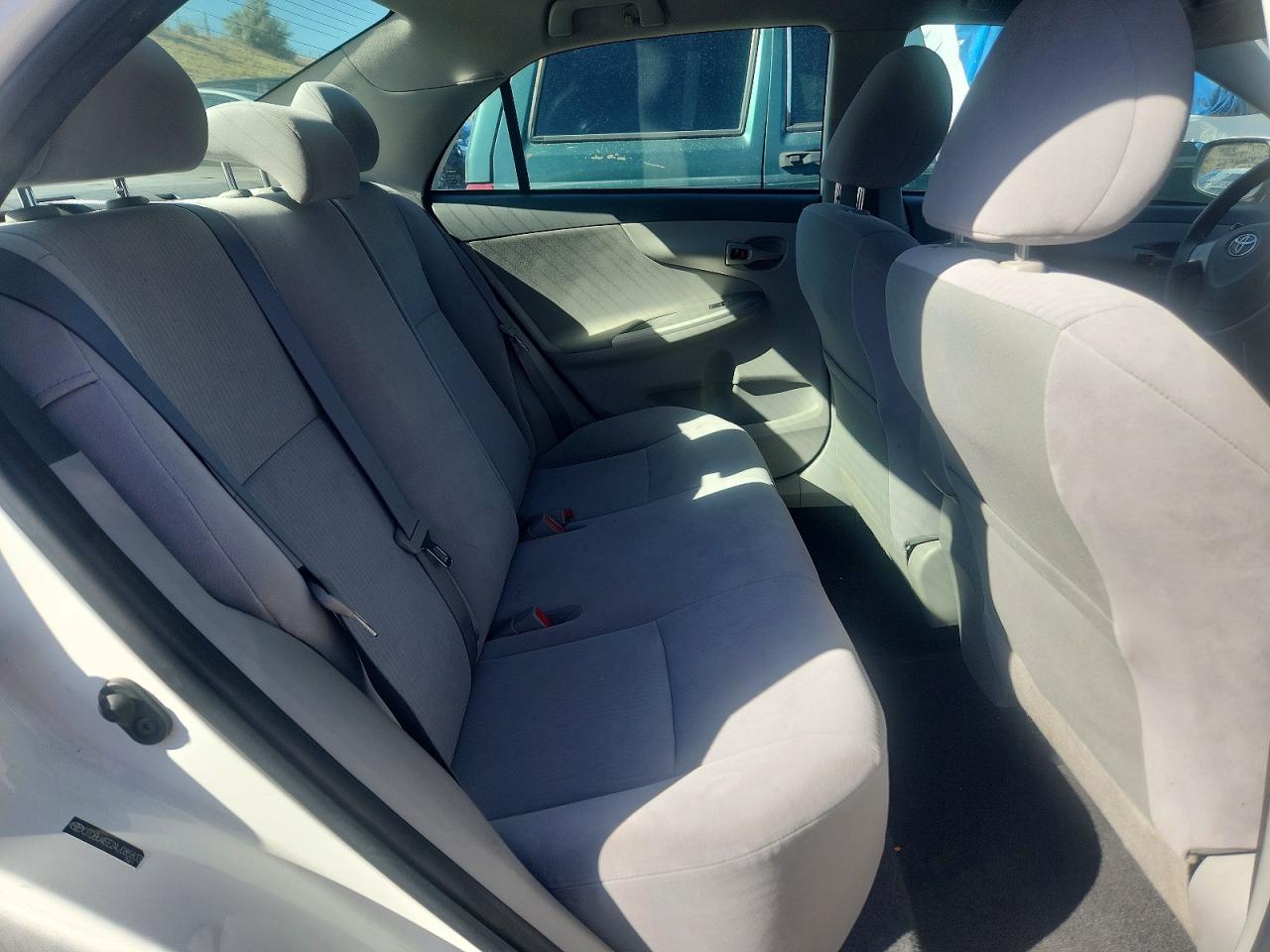 2010 Toyota Corolla Le White vin: JTDBU4EE2AJ085833