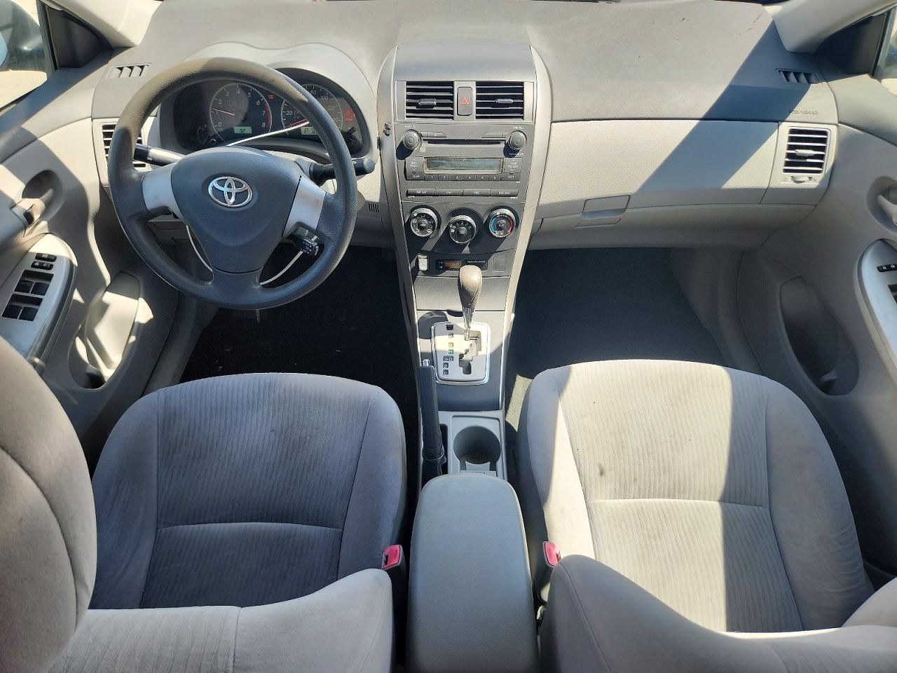 2010 Toyota Corolla Le White vin: JTDBU4EE2AJ085833
