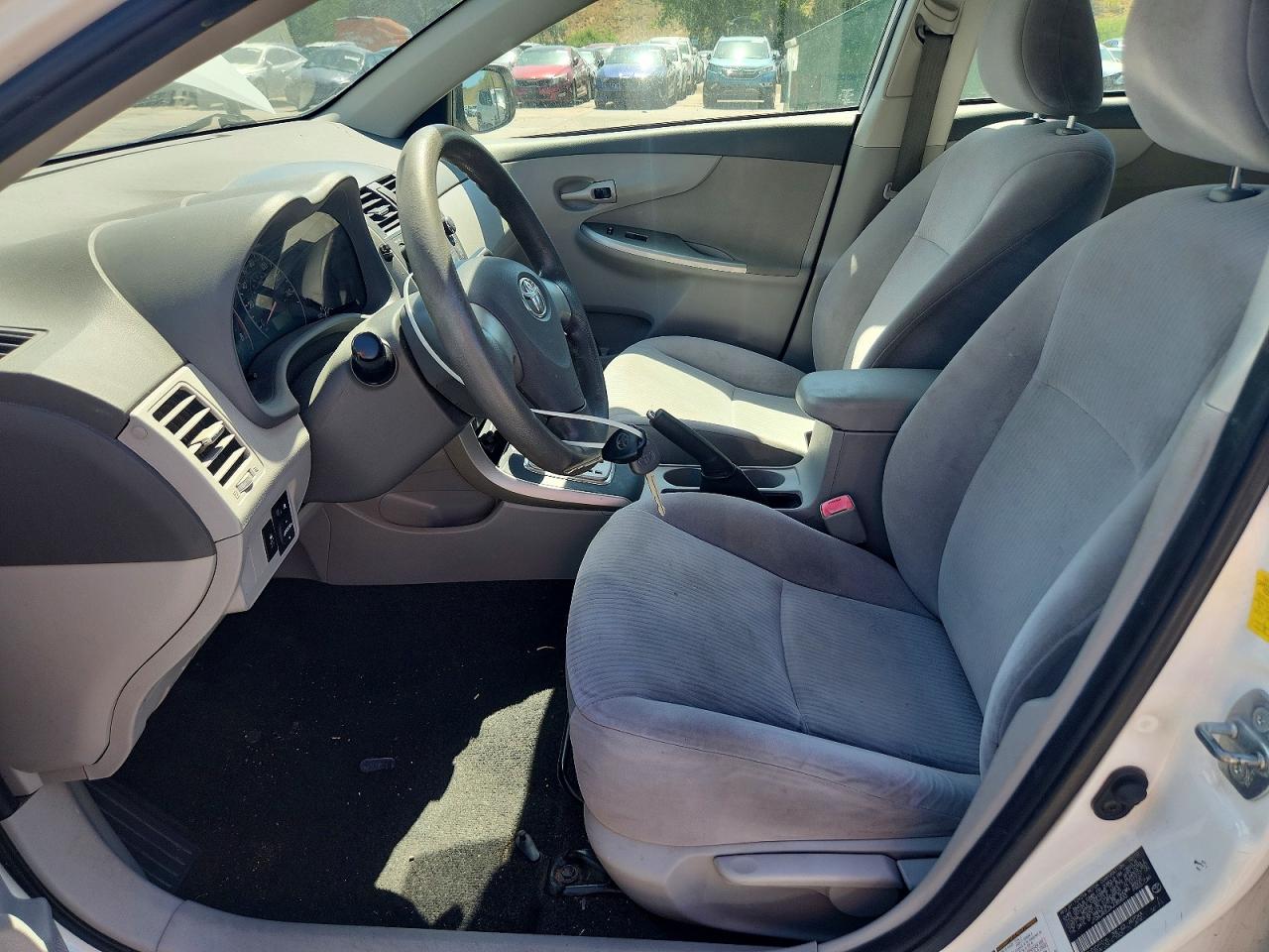 2010 Toyota Corolla Le White vin: JTDBU4EE2AJ085833