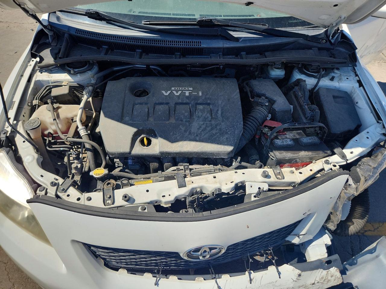 2010 Toyota Corolla Le White vin: JTDBU4EE2AJ085833