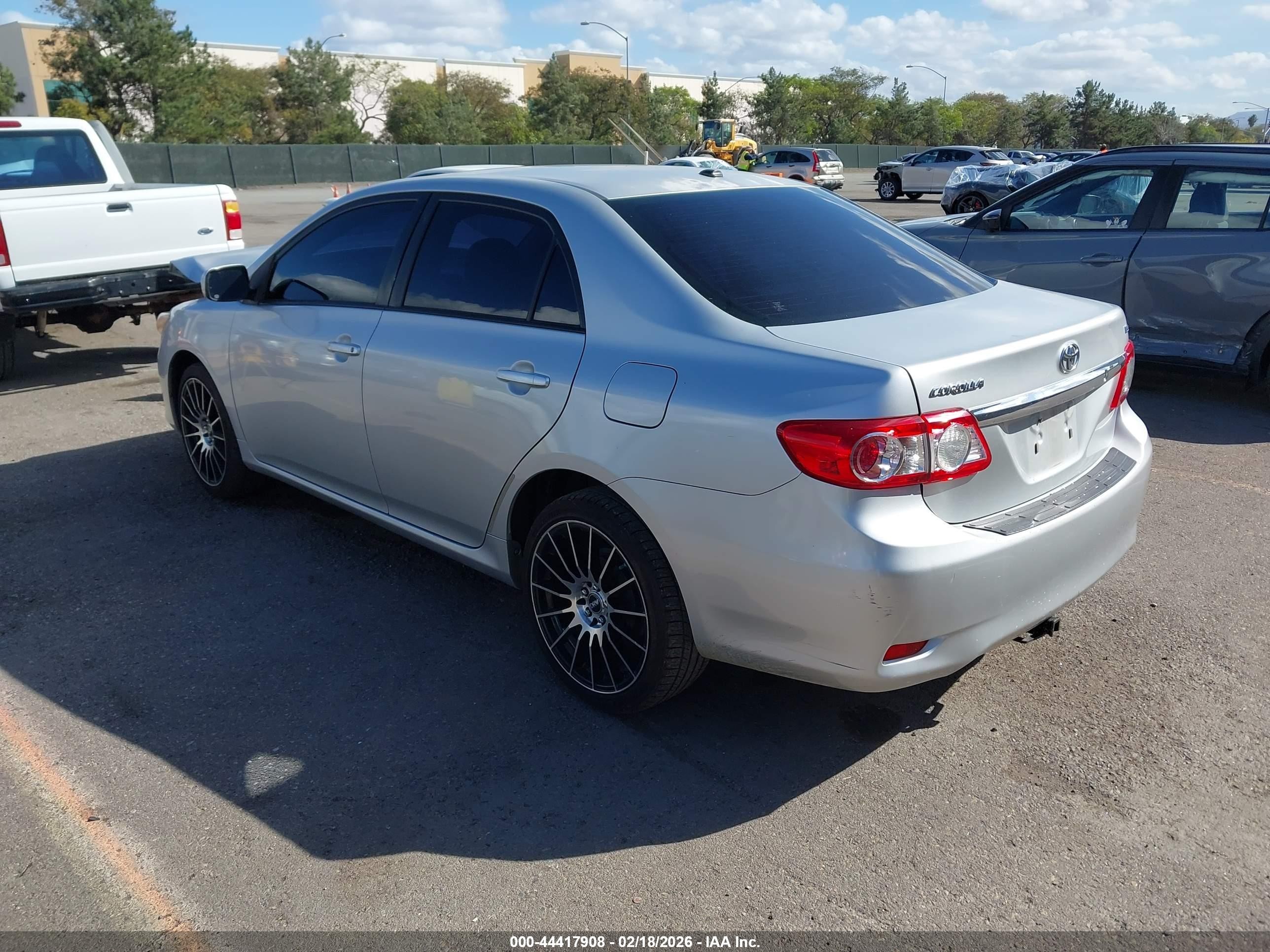 2011 Toyota Corolla Le Silver vin: JTDBU4EE2B9126836