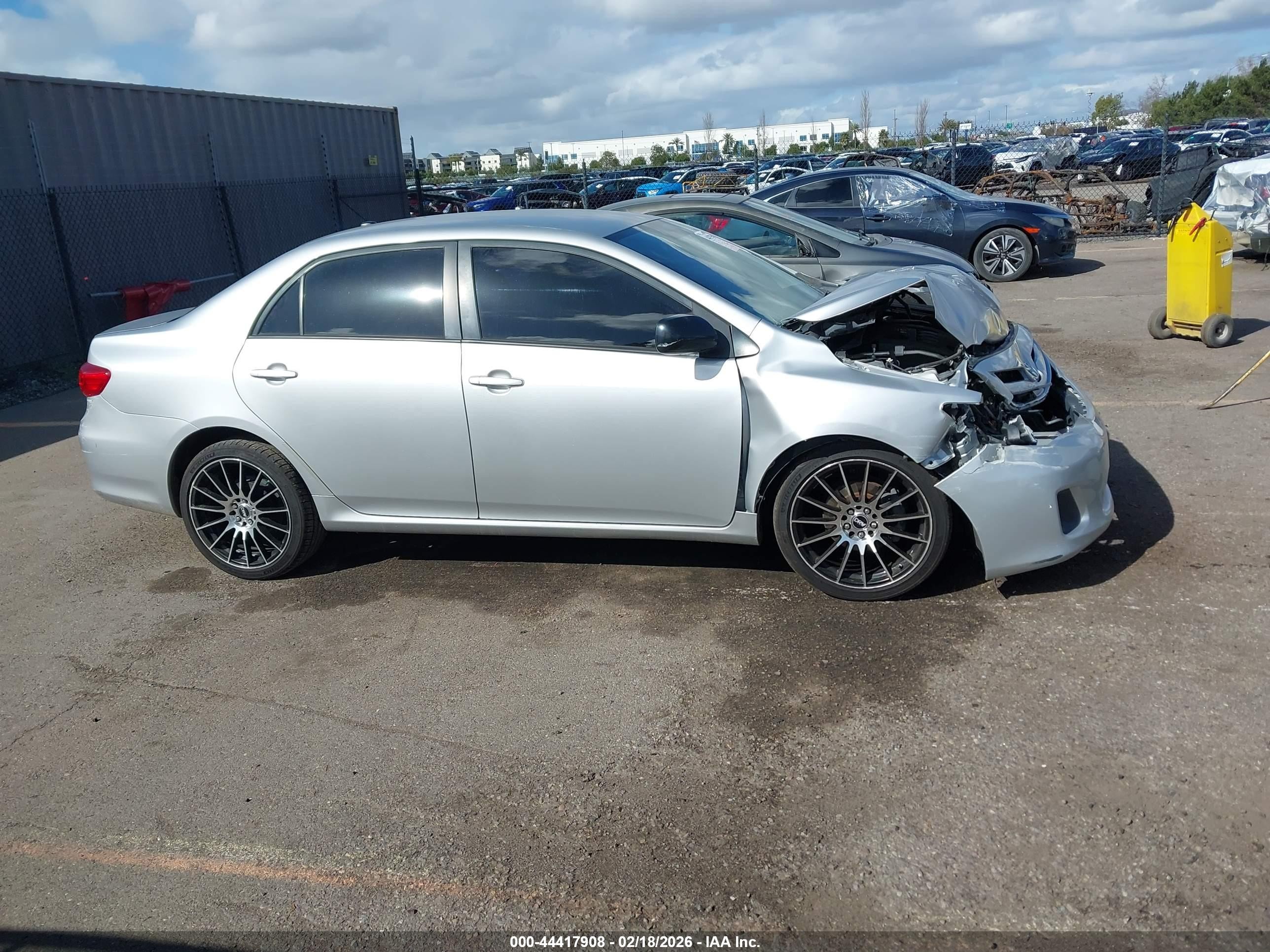 2011 Toyota Corolla Le Silver vin: JTDBU4EE2B9126836