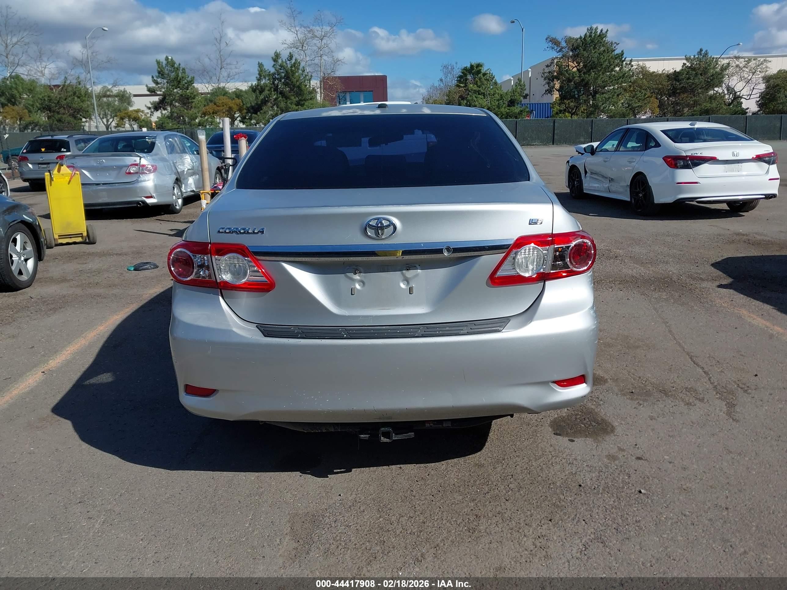 2011 Toyota Corolla Le Silver vin: JTDBU4EE2B9126836
