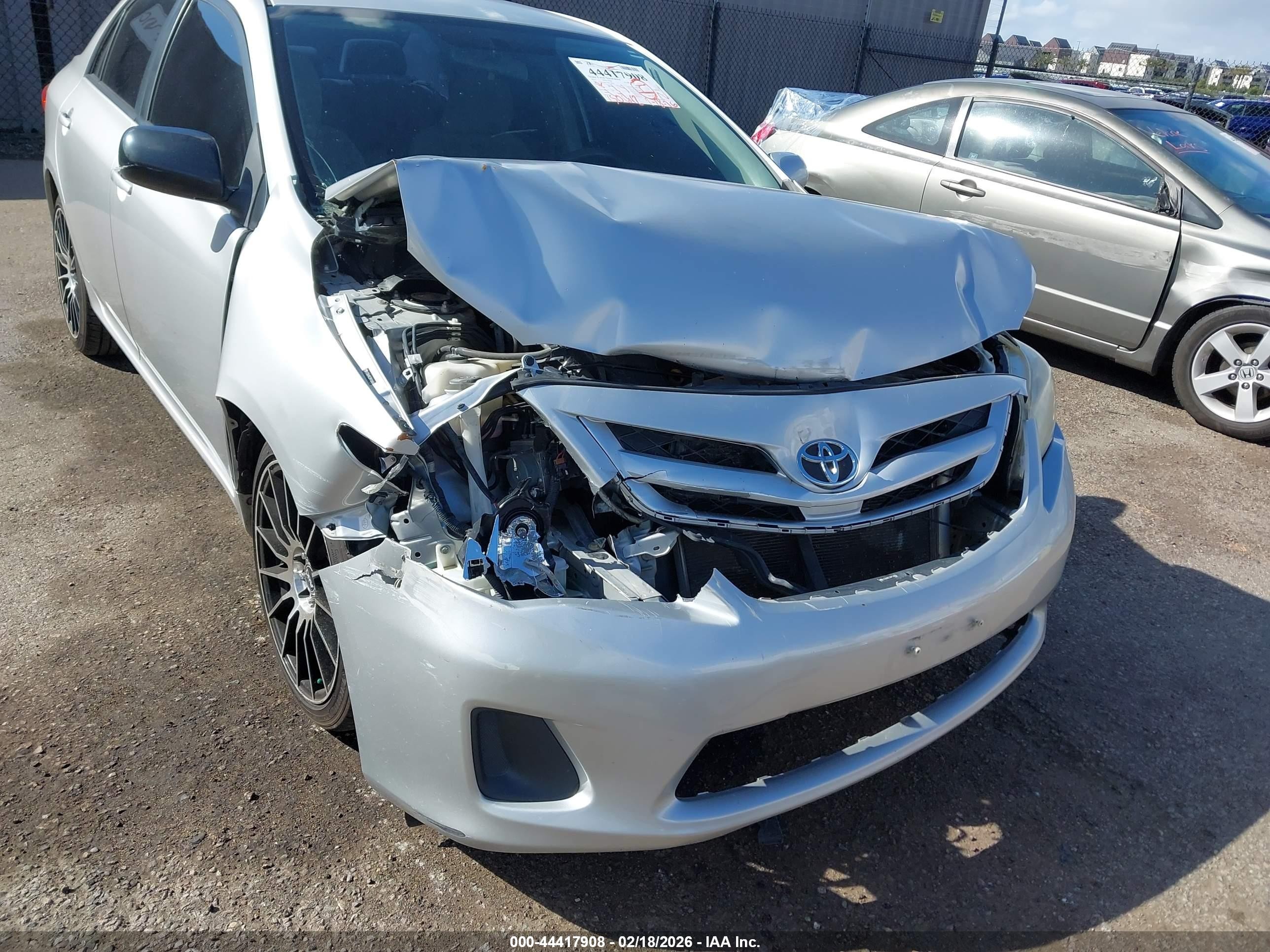 2011 Toyota Corolla Le Silver vin: JTDBU4EE2B9126836