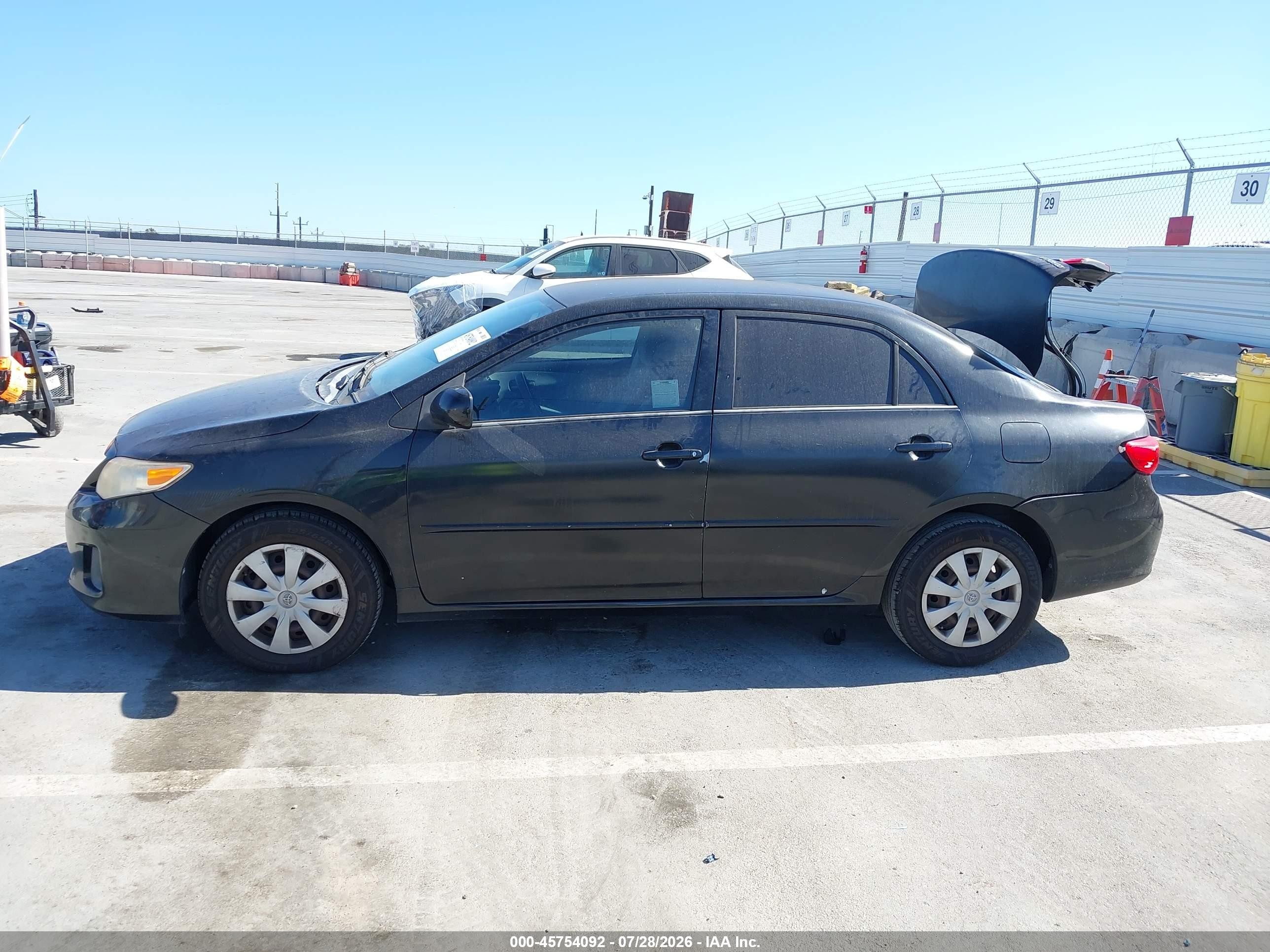 2011 Toyota Corolla Le Черный vin: JTDBU4EE2B9160534